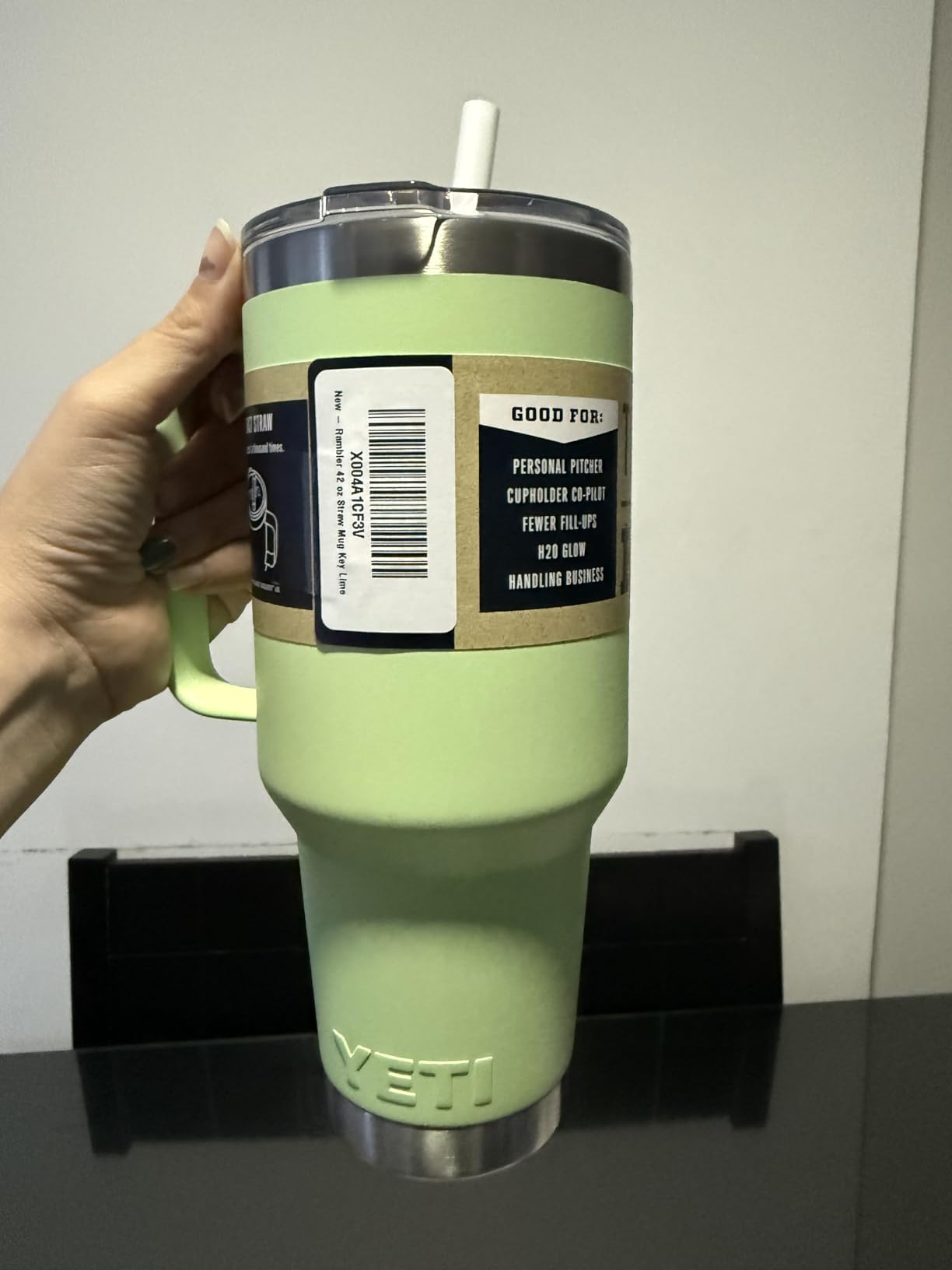 YETI Rambler 35 oz Tumbler with Handle and Straw Lid, Travel Mug Water Tumbler, Vacuum Insulated Cup with Handle, Stainless Steel, Moon Dust - Textured customer photo 1