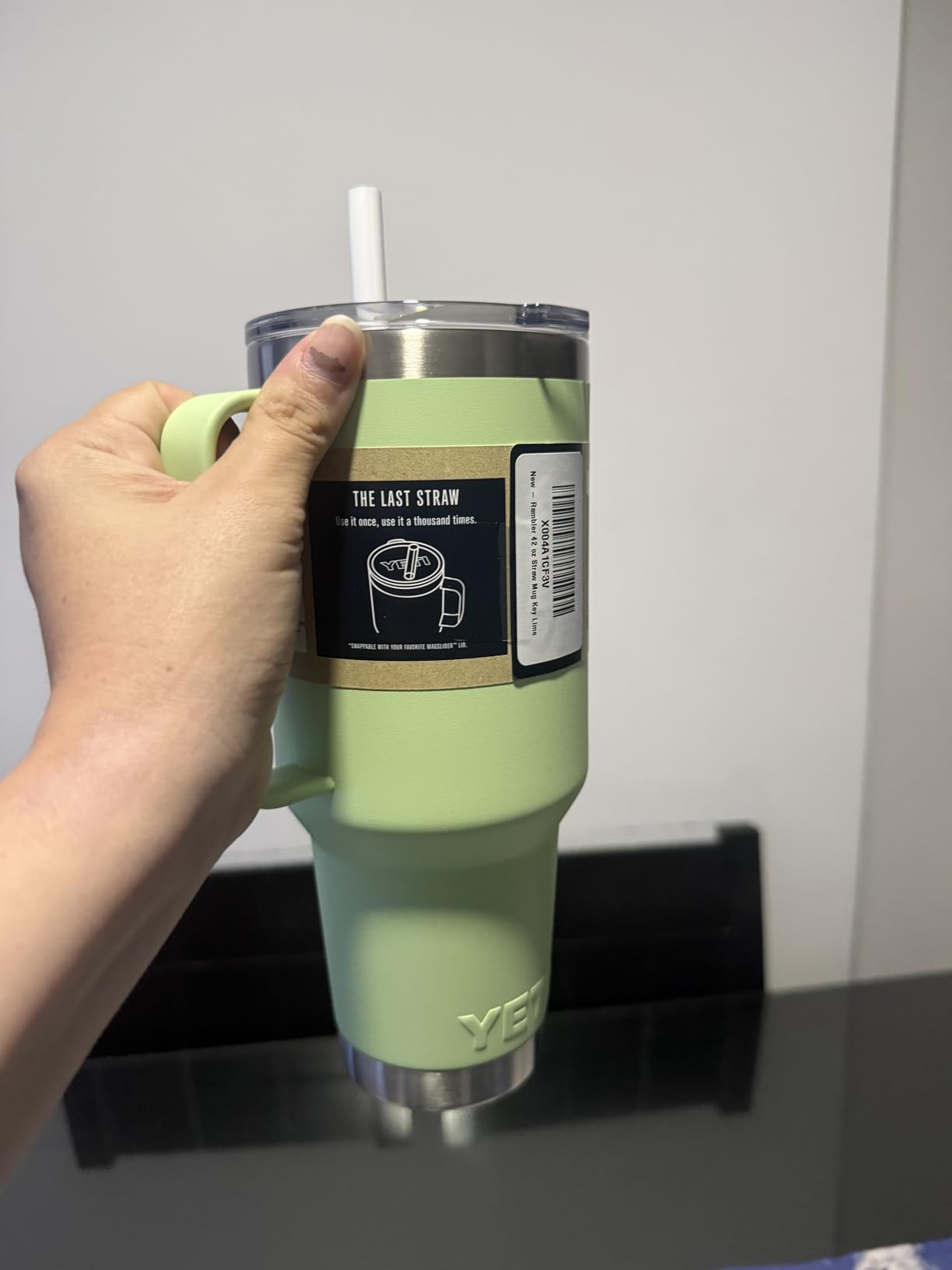 YETI Rambler 35 oz Tumbler with Handle and Straw Lid, Travel Mug Water Tumbler, Vacuum Insulated Cup with Handle, Stainless Steel, Moon Dust - Textured customer photo 2