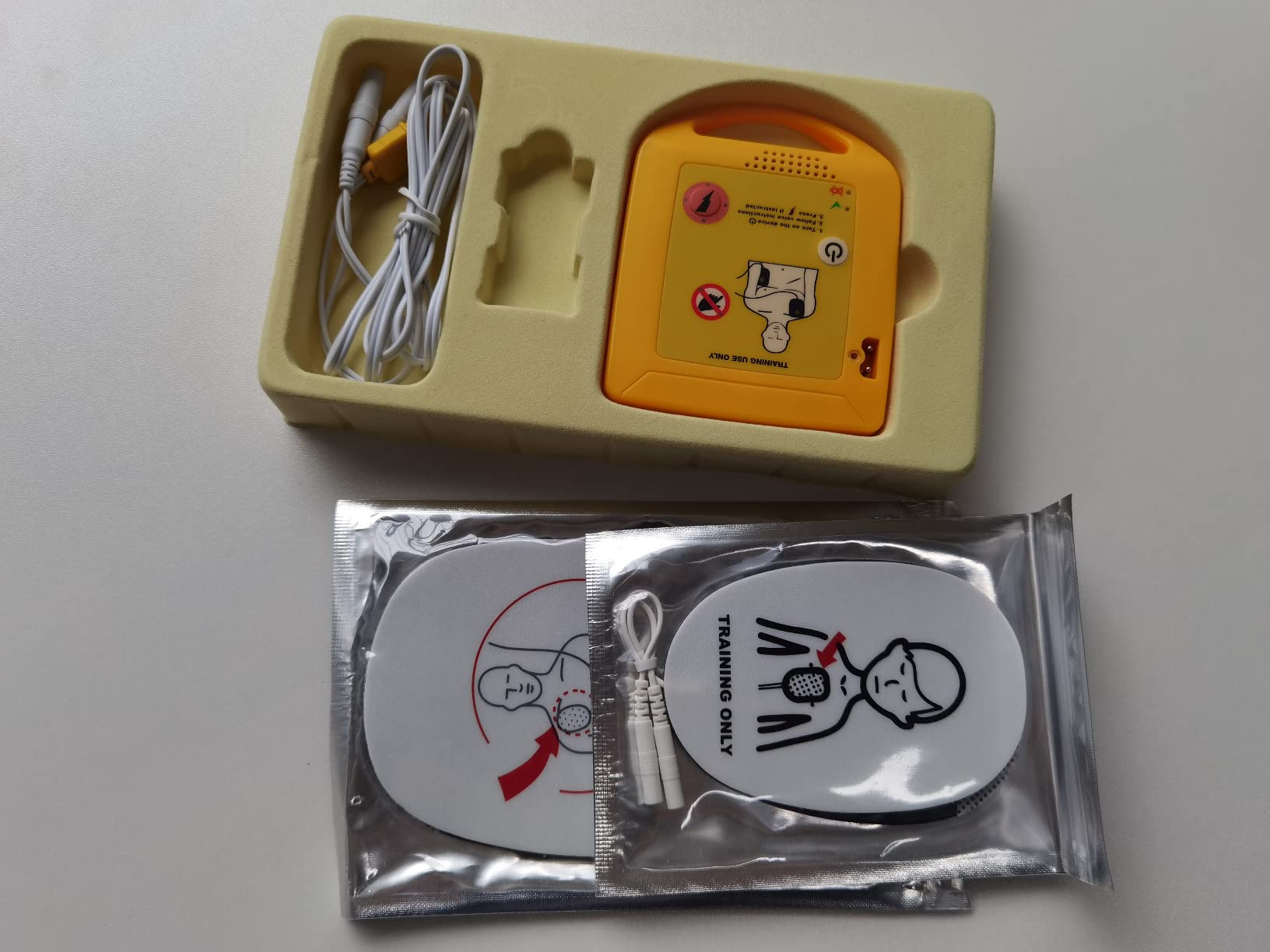AED Trainer, AED Defibrillator Trainer Set CPR Training Device, English, Italian, French, Spanish Voice Prompts, 5 Different Scenarios, First Aid Defibrillator Trainee Beginner, XFT-120NB Training AED customer photo 1