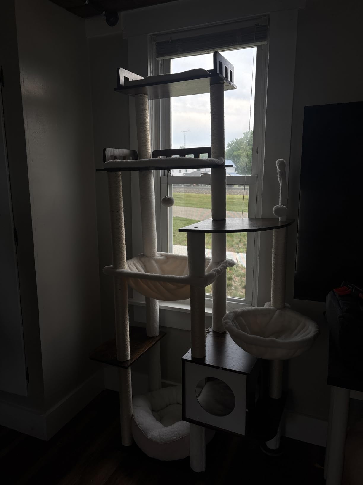 Heybly Cat Tree, 70.5 Inch Wood Tall Cat Tower for Large Indoor Cats with Extra Stable Structure, Modern Cat Furniture with All-Sisal Scratching Posts, Cat Condo & Hammocks, Greige HCT121SG customer photo 2