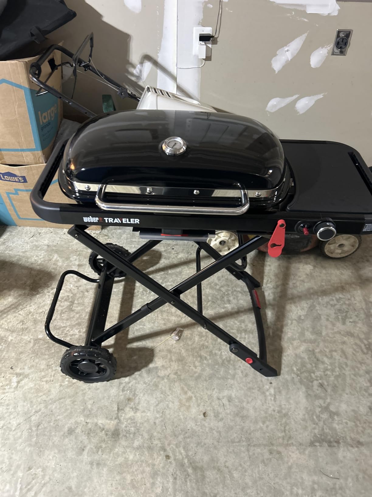 Weber Traveler Compact Portable Gas Grill (Liquid Propane) - Black customer photo 1