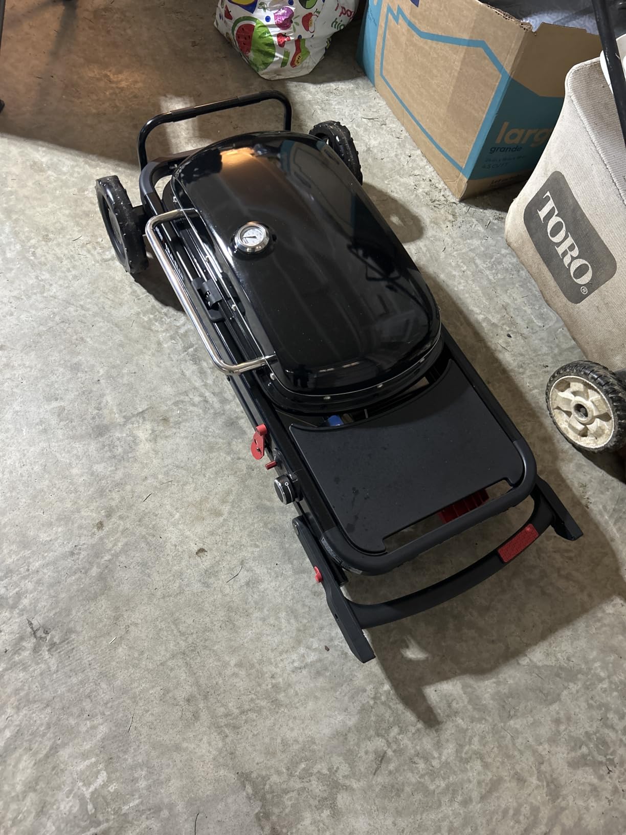 Weber Traveler Compact Portable Gas Grill (Liquid Propane) - Black customer photo 2