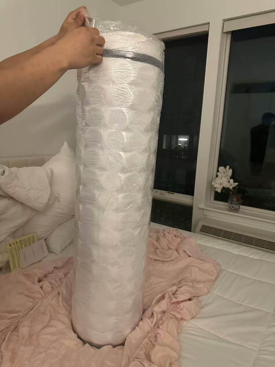 Vesgantti Queen Mattresses 12 Inch Hybrid Pillow Top Queen Size Mattress in a Box, Memory Foam and Pocket Coil, Cooling & Pressure Relief customer photo 1