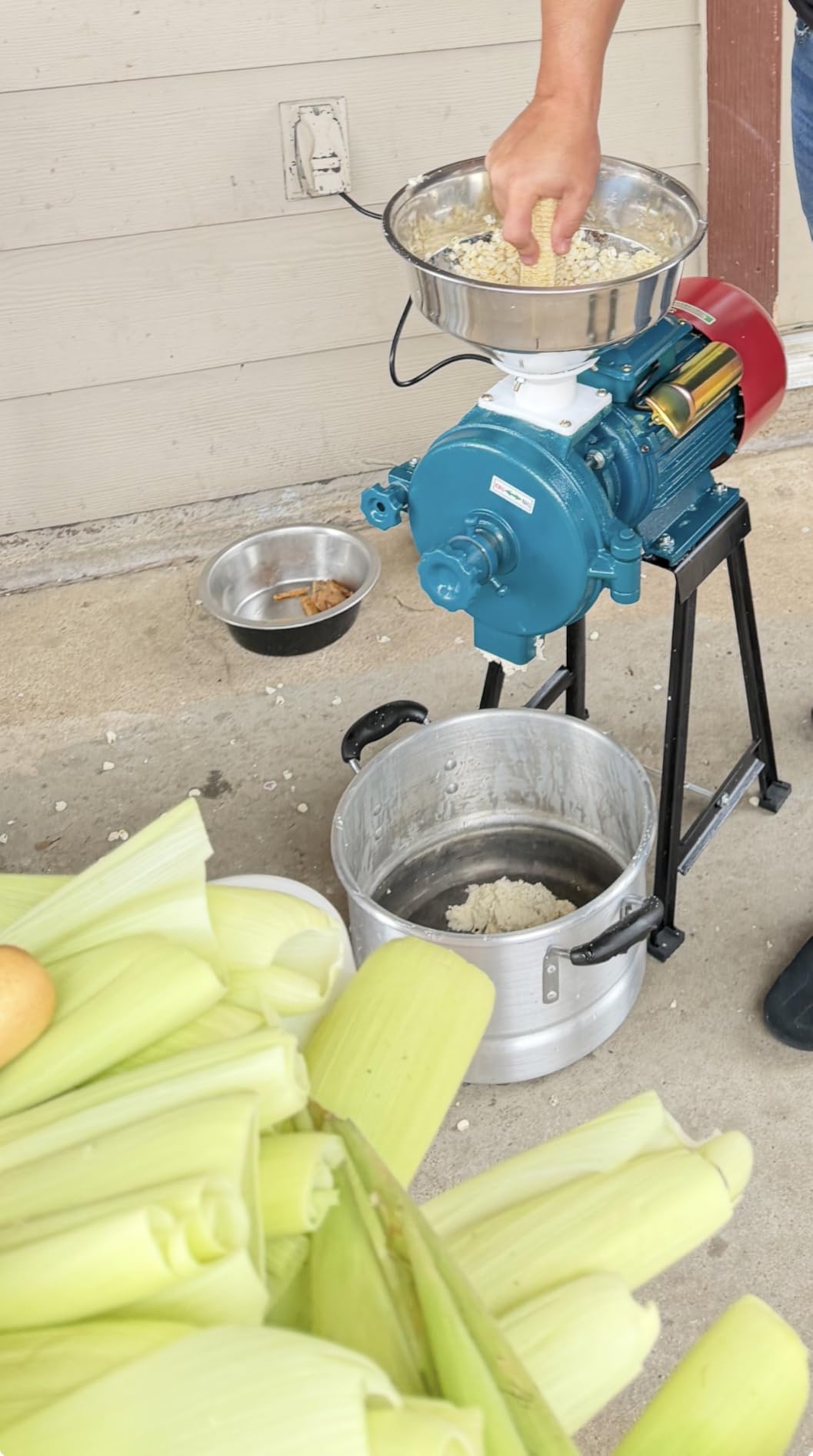 3000W Electric Grain Mill Grinder, Commercial Corn & Spice Grinder with Adjustable Thickness, Heavy Duty Dry Feed Flour Mill for Wheat, Rice, Herbs, and Pepper- 110V, Dry Use customer photo 1