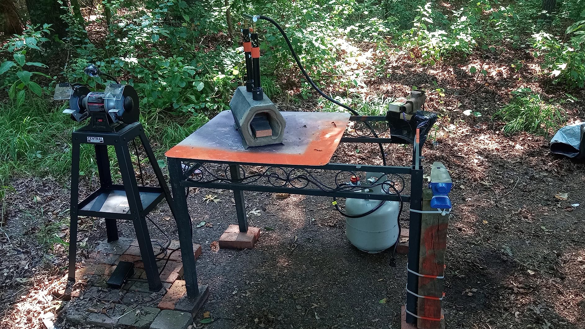 VEVOR Portable Propane Forge, 3 Burners, 2600℉ Tool and Knife Making Blacksmithing Farrier Forge, Large Capacity Hexagon, Cold-Rolled Steel Gas Forging Tools and Equipment, Use for Metal Forging customer photo 2