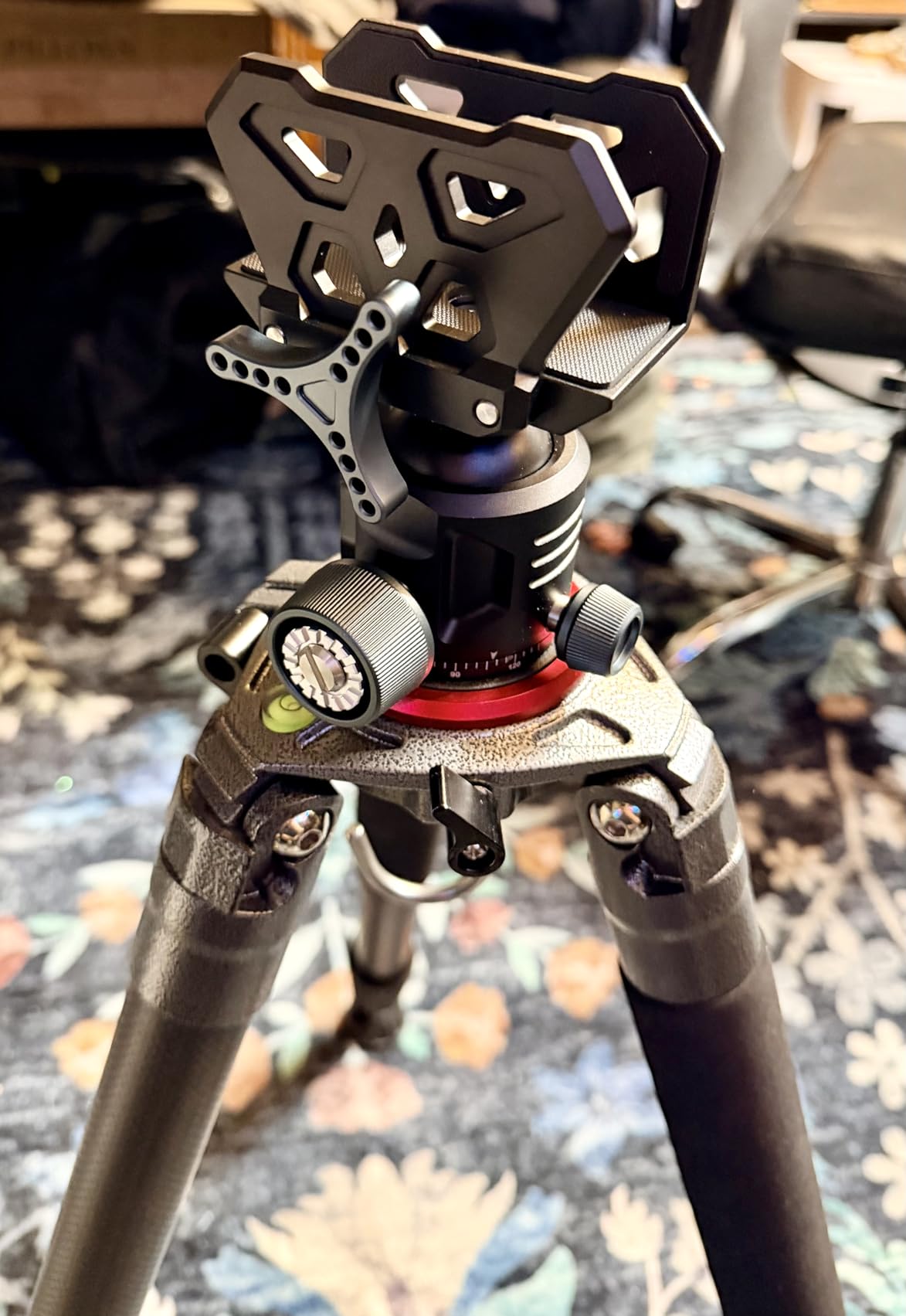 Carbon Fiber Shooting Tripod Stand for Hunting, Shoot Stick Holder for Rifle Crossbow, Gun Rest Tripods Sticks with V Yoke and Saddle Clamp, Hunters Gear Equipment Accessories customer photo 1