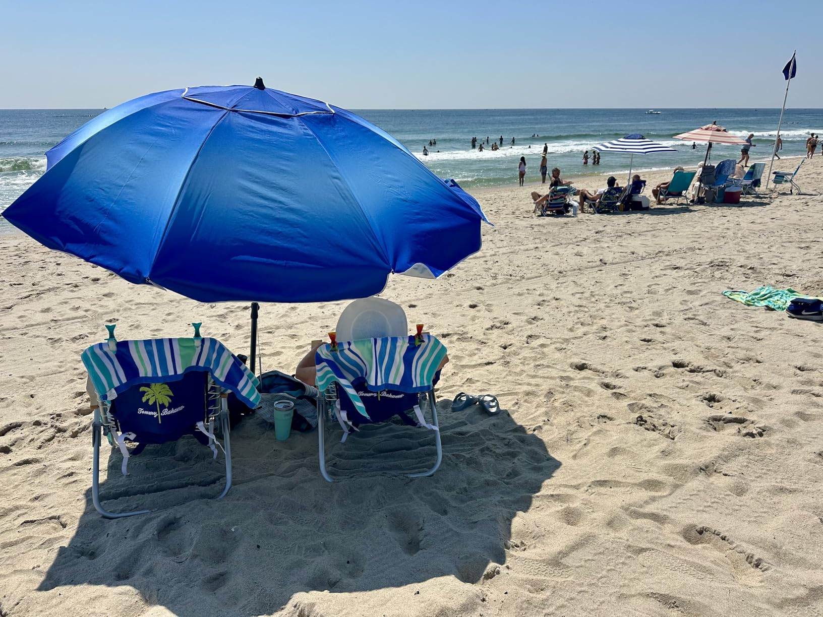 Duerer 8.5FT Beach Umbrella with Sand Anchor - Heavy Duty Wind Resistant UPF 50+ Sun Shade, Portable Travel Beach Umbrella with Tilt & Carry Bag for Beach, Sand, Garden, Patio, Pool (Navy Blue) customer photo 2
