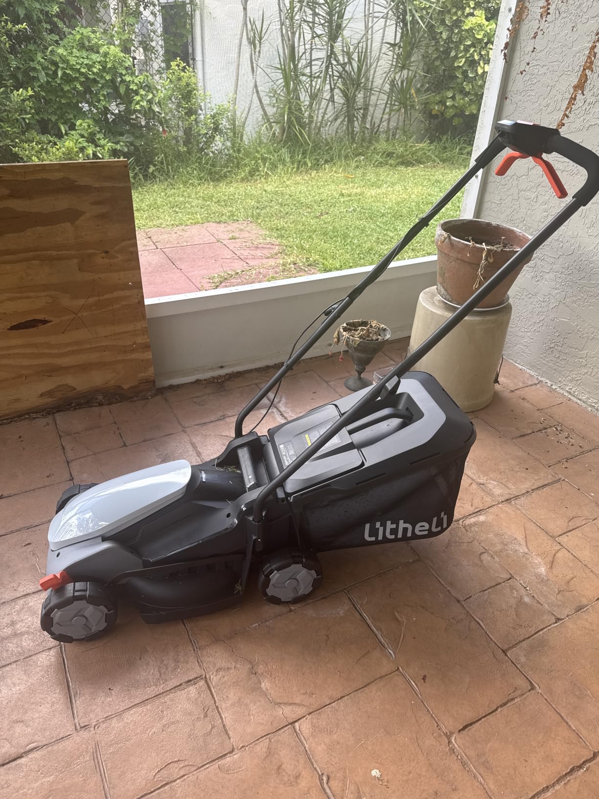 Litheli 14 Inch Cordless Lawn Mower, Brushless Battery Powered Push Mower with 5.0Ah Battery, 5-Position Height, 9-Gallon Bag, Lightweight Grass Cutter for Small to Mid-Sized Yards customer photo 1