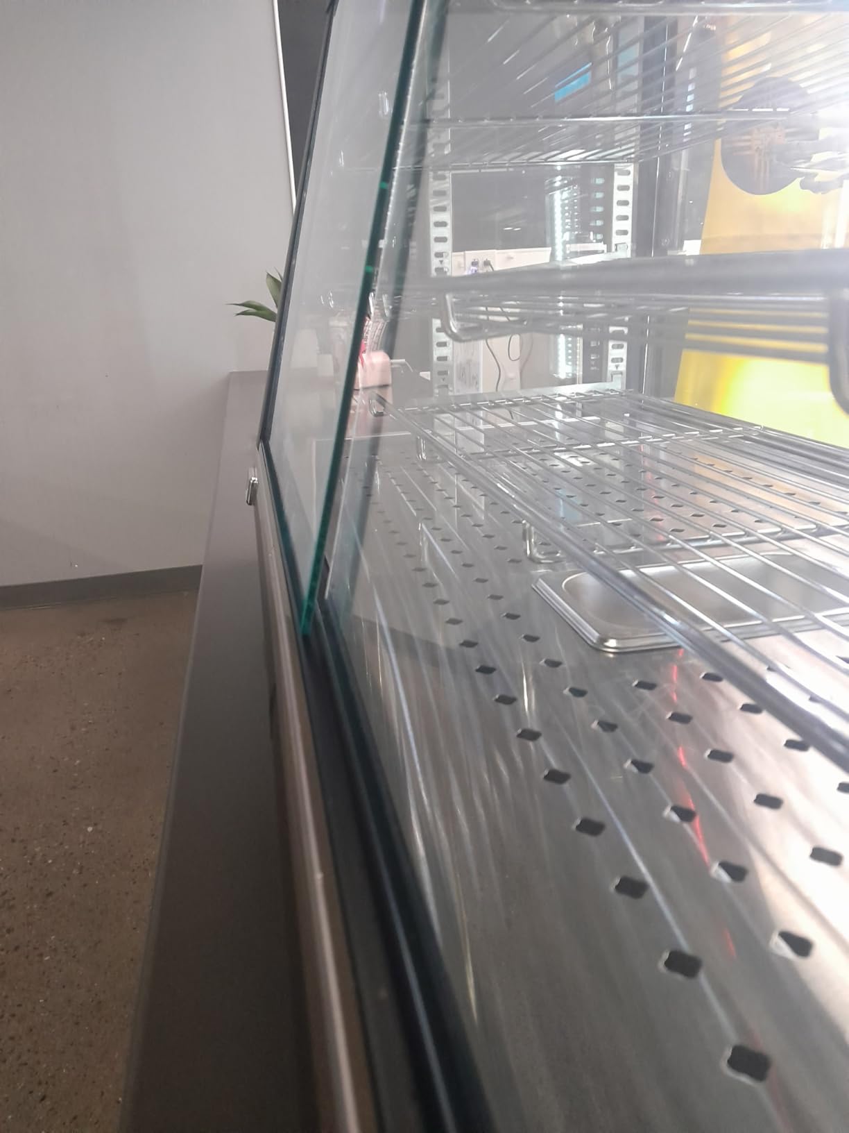 VEVOR Commercial Food Warmer Display, 4-Tier Pizza Warmer with Rotary Steam Heating for 14 in Pizza, 86F~185F Temperature Control and Temp Display, 25W Oven Light + Top LED for Pizza Shop, Restaurant customer photo 2