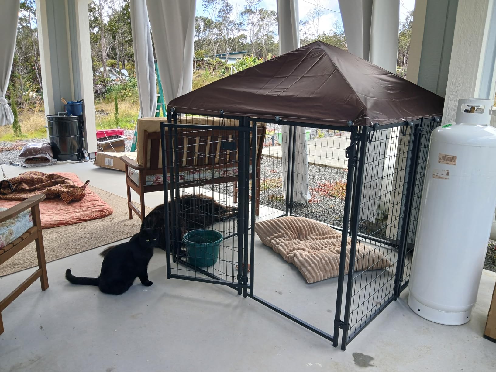 PawHut 4.7' x 4.7' x 5.1' Outdoor Dog Kennel, Welded Wire Dog Kennel Outside Run with Waterproof & UV Resistant Cover, for S&M Breeds, Chickens, Ducks, Silver customer photo 2