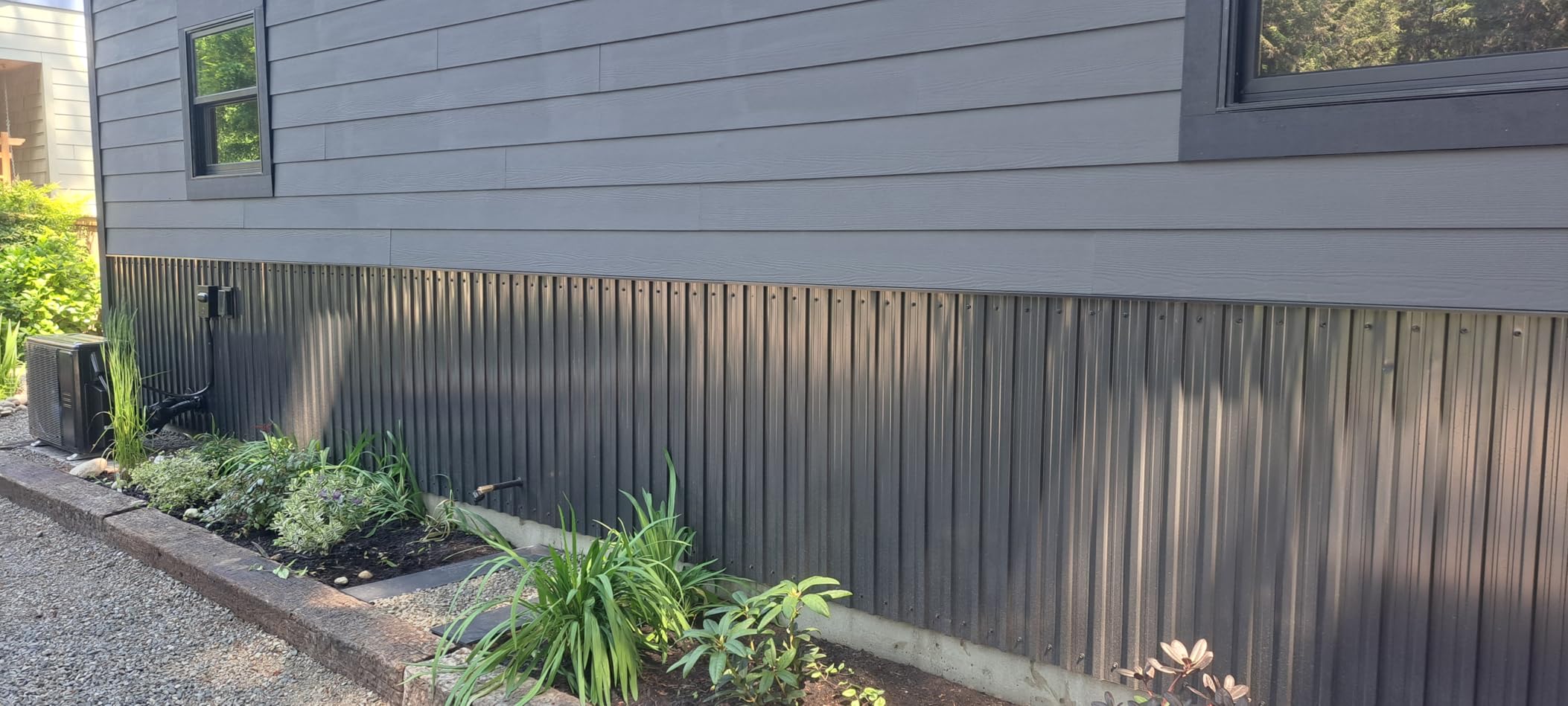 Corrugated Metal Roof Panels 25Pcs 60.6×20.5 Inches with Screws, Outdoor Steel Roofing Panels Wall Panel Sheets for Sheds, Chicken Coops, Terraces, and Garages, Grey customer photo 1