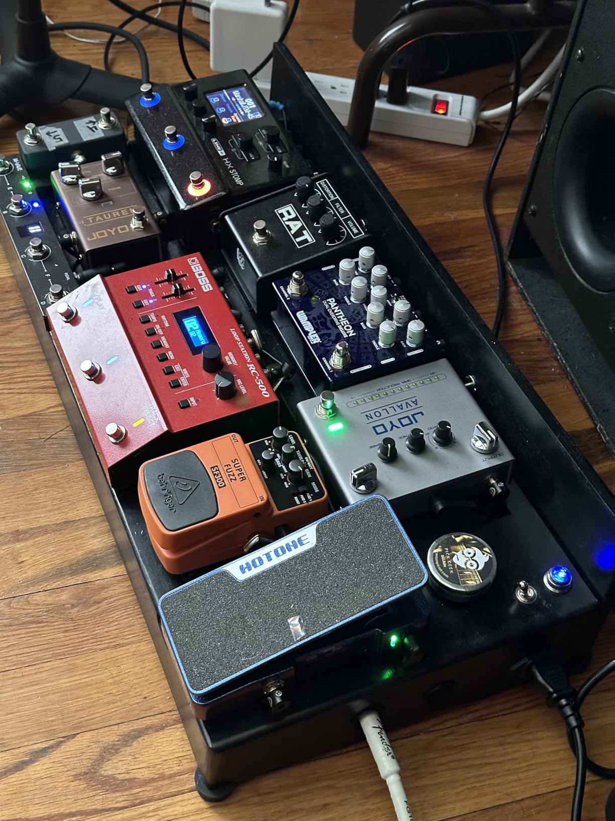 Behringer Super Fuzz Sf300 3-Mode Fuzz Distortion Effects Pedal customer photo 1