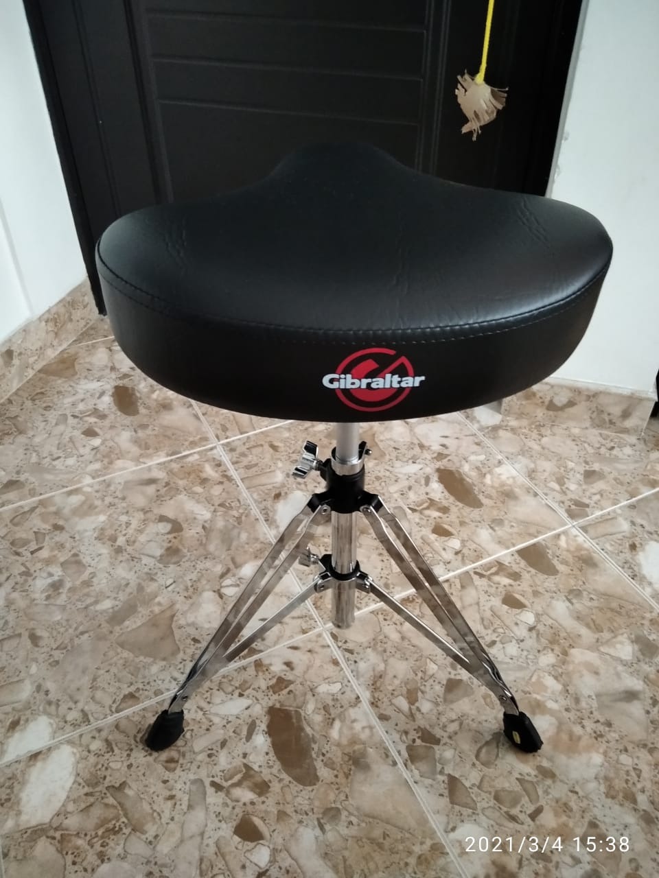 Gibraltar 6608 Drum Throne - Motorcycle-Style Seat, Double-Braced Legs customer photo 2