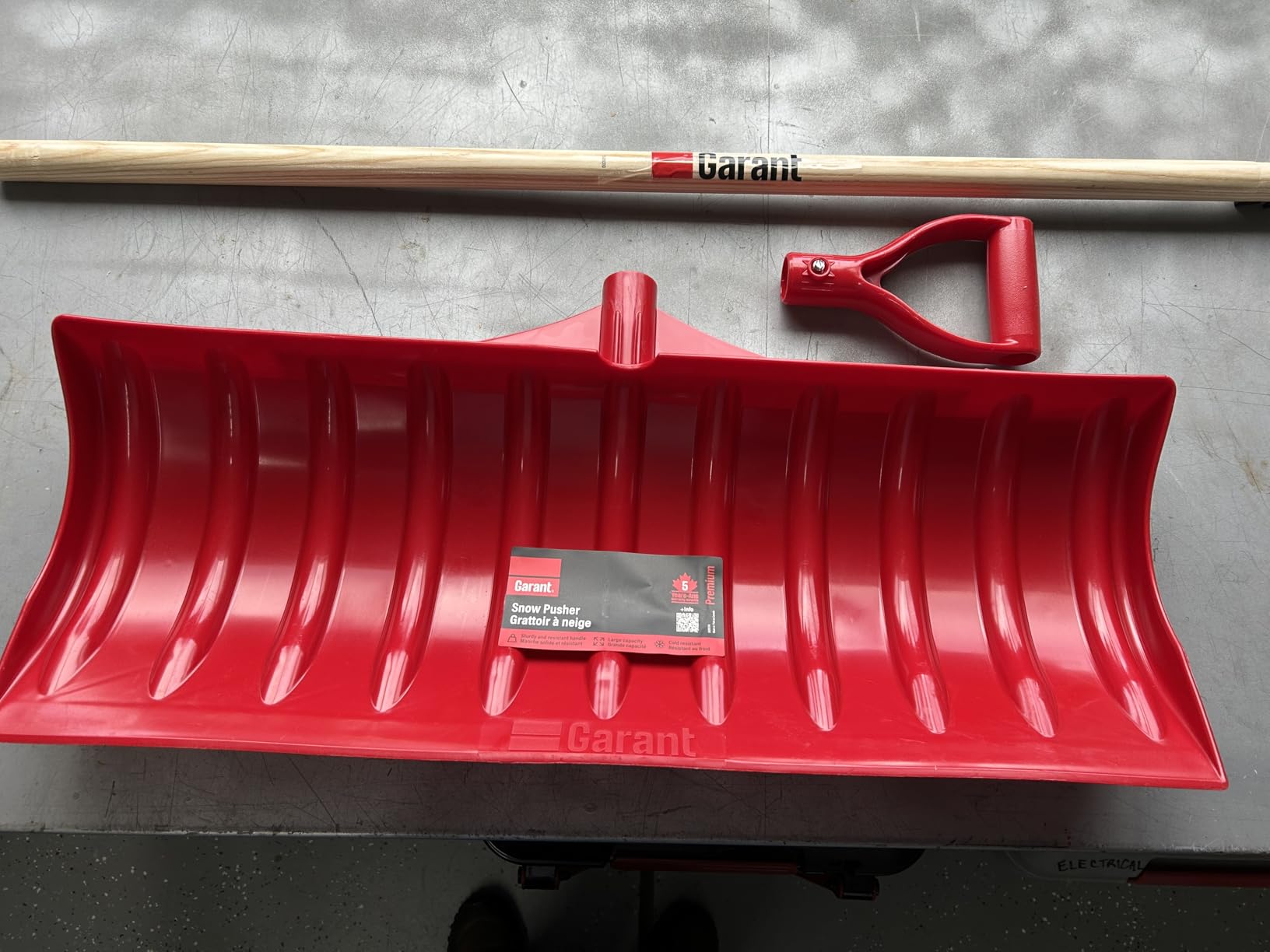 Garant APP30KD Alpine 30-Inch Poly Blade Snow Pusher-Yellow customer photo 1