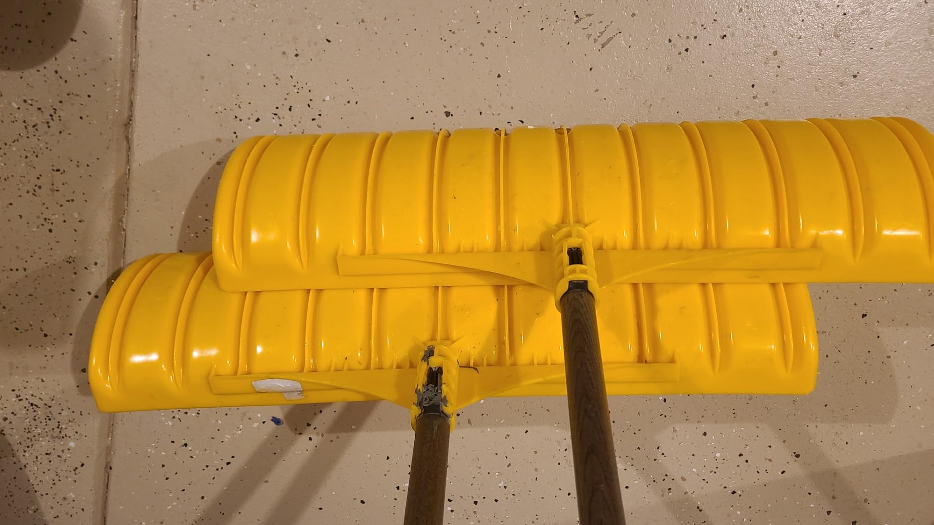 Garant APP30KD Alpine 30-Inch Poly Blade Snow Pusher-Yellow customer photo 2