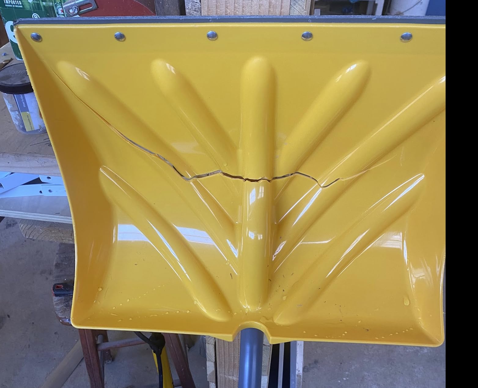 True Temper 1603400 Poly Snow Shovel/Pusher with Ergonomic D-Grip Steel Handle 18 Inch customer photo 2