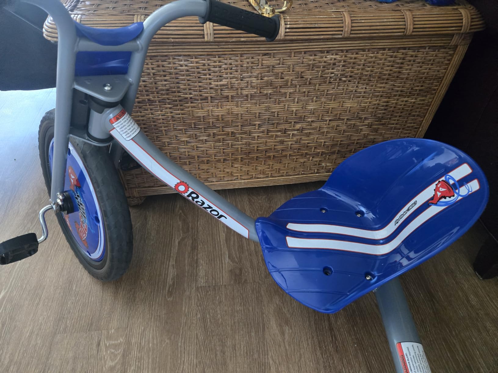 Razor RipRider 360 Caster Trike for Kids Ages 5+ - Lightweight, Rubber Handlebars, Steel Frame, for Riders up to 160 lbs customer photo 1
