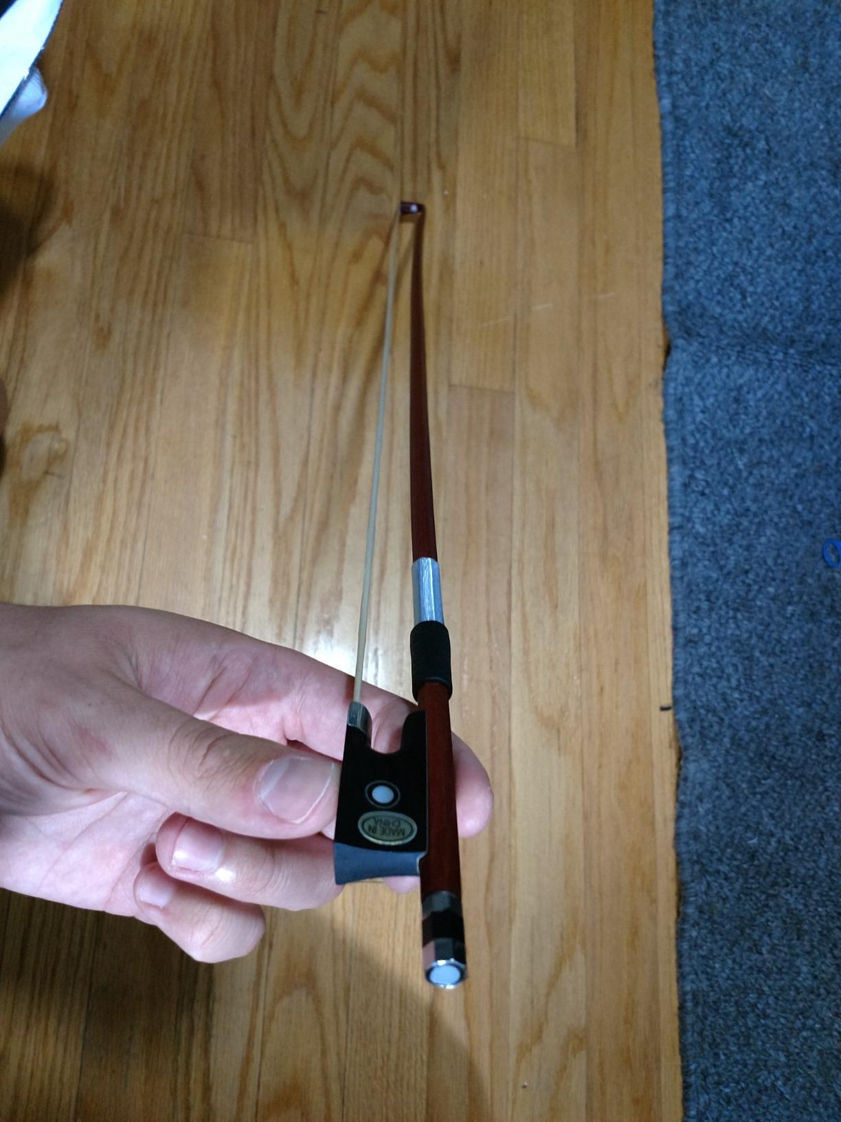 ADM 4/4 Full Size Student Violin Bow, Well Balanced Handmade Brazilwood Bow with Horsehair, Ebony Frog with Pearl Eye and Pearl Slide, Brown customer photo 1
