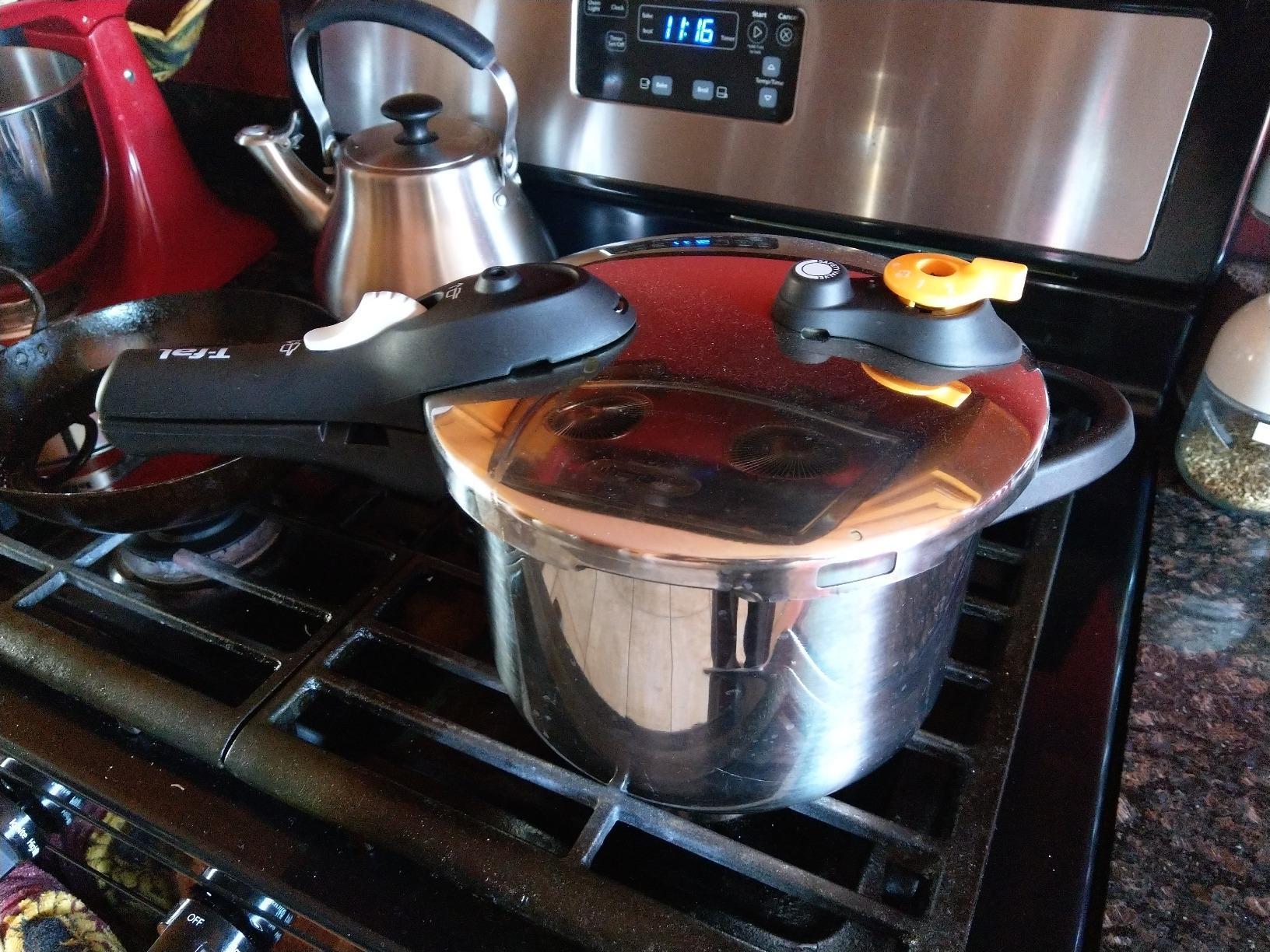 T-Fal Secure Stainless Steel Pressure Cooker, 6.3 Quart, Steam Basket, Induction, Secure Locking System, Easy and Safe Opening, Compatible with All Cooktops, Dishwasher Safe, Silver customer photo 1