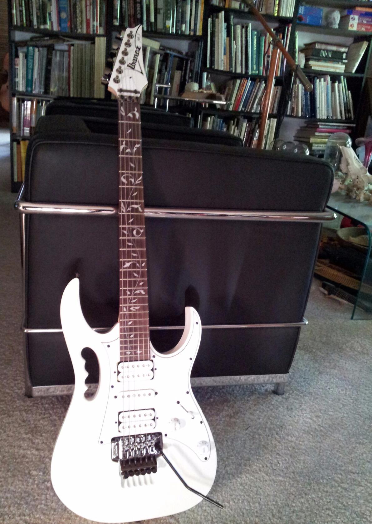 Ibanez Steve Vai Signature JEMJR - Black customer photo 2