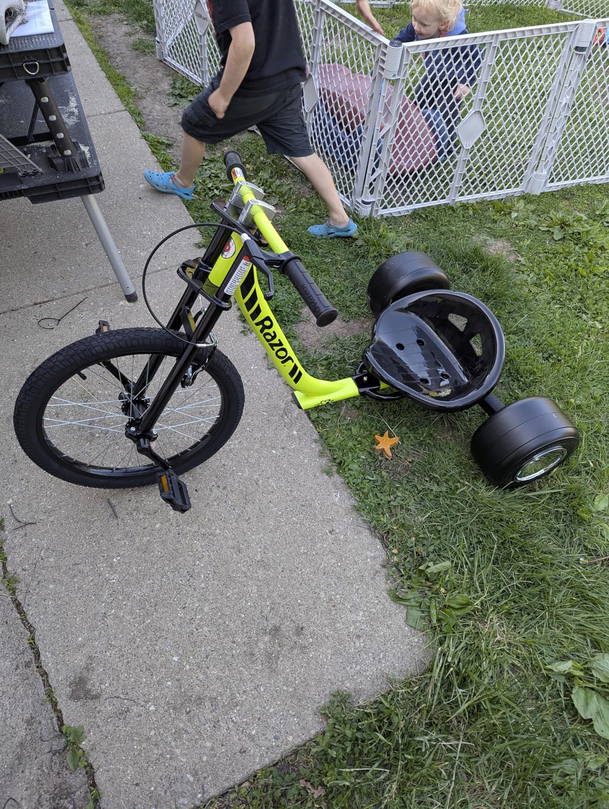 Razor DXT Drift Trike Yellow, One Size customer photo 1