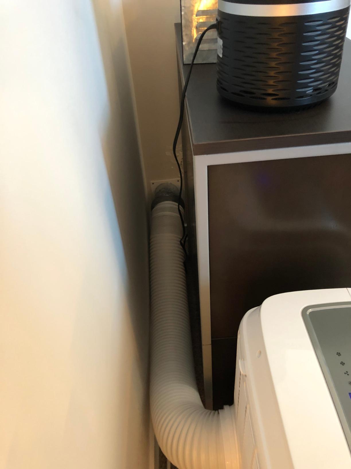 BLACK+DECKER Portable Air Conditioner, 14,000 BTU Cooling, 12,000 BTU Heating for Rooms up to 700 Sq. Ft., Smart AC Unit with Follow Me Remote, BPACT14HWT, White customer photo 2