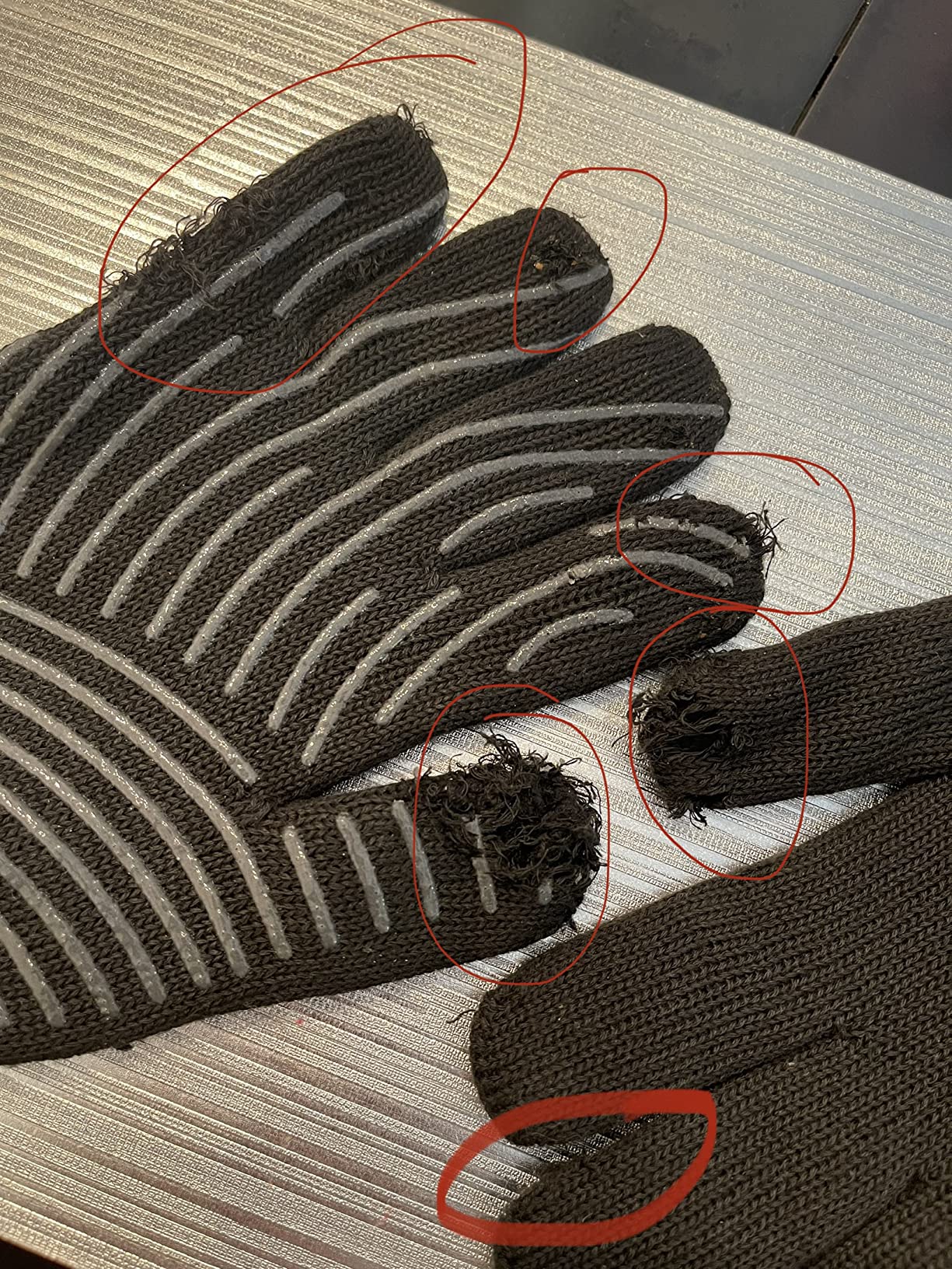 Weber Premium Gloves Large/X-Large - Heat-Resistant Grill Gloves (up to 482°F / 250°C) with Silicone Grip, Flexible Design, Black customer photo 1