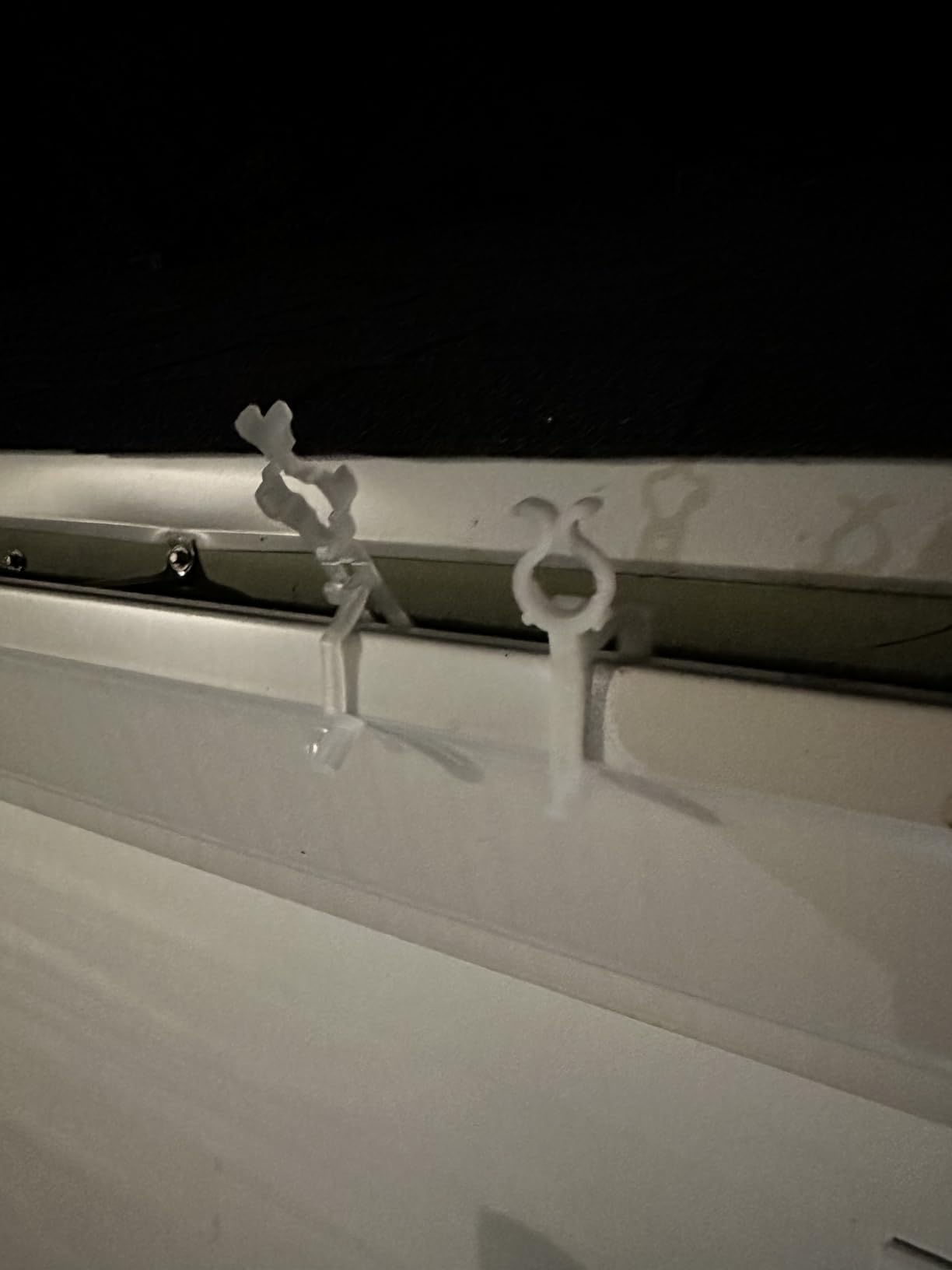 All In One Christmas Light Clip, Universal Gutter and Shingle Clip for C7, C9 and Mini Lights, 100 Pack customer photo 2
