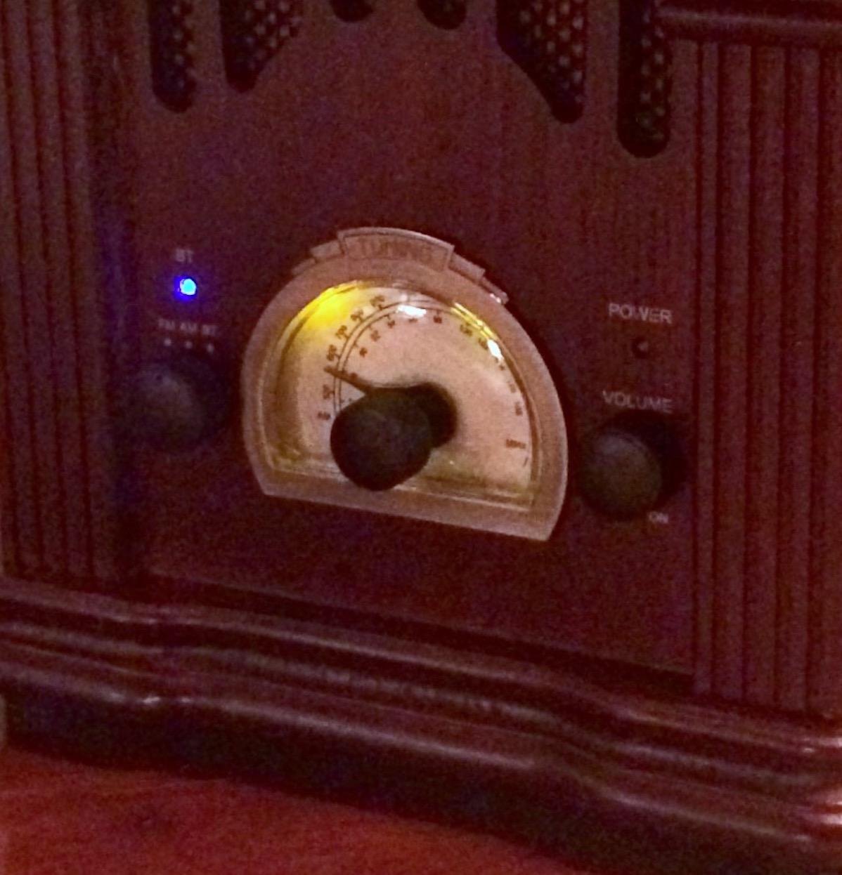 ClearClick Retro AM/FM Radio with Bluetooth - Classic Wooden Vintage Retro Style Speaker customer photo 2