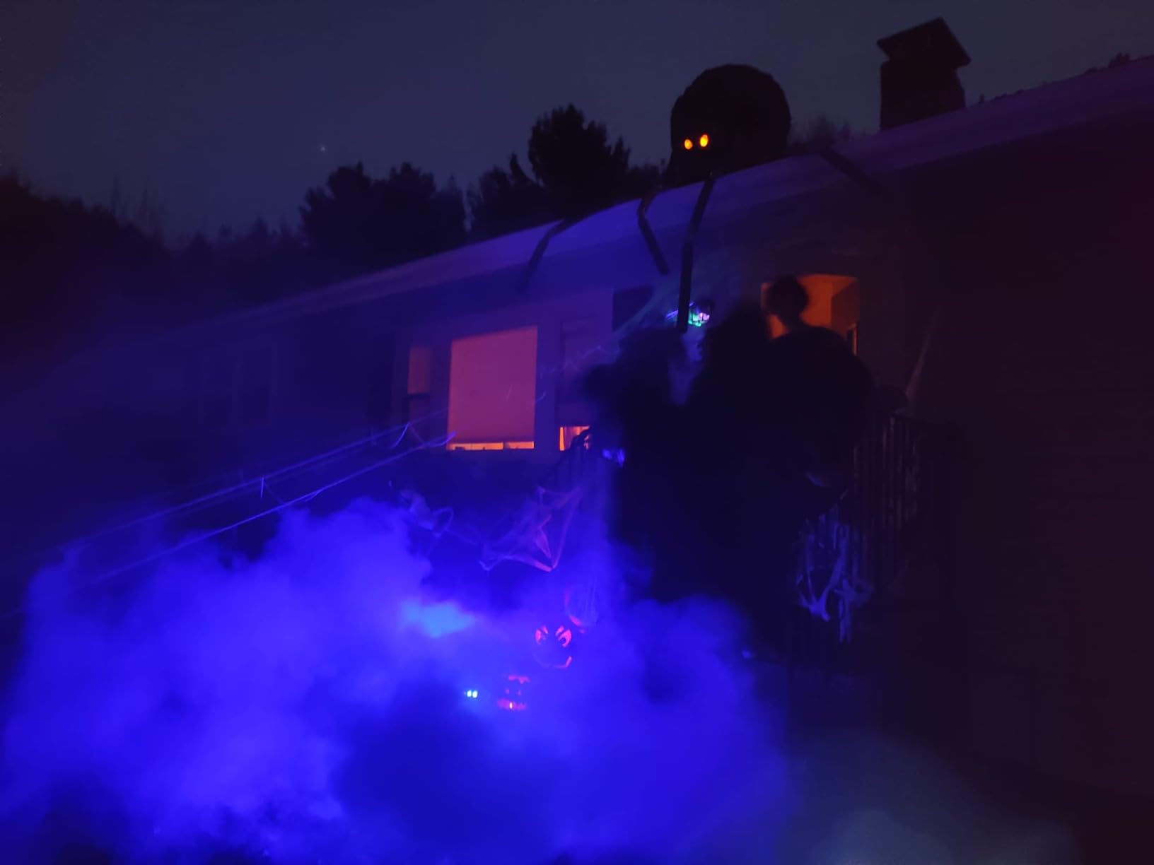 Fog Machine - Smoke Machine with 12 Colorful LED Lights Effect, 2000CFM Smoke Machine Fog Halloween with Wired and Wireless Remote Control, Ideal for Outdoor, Wedding, Parties, and DJ Stage customer photo 1