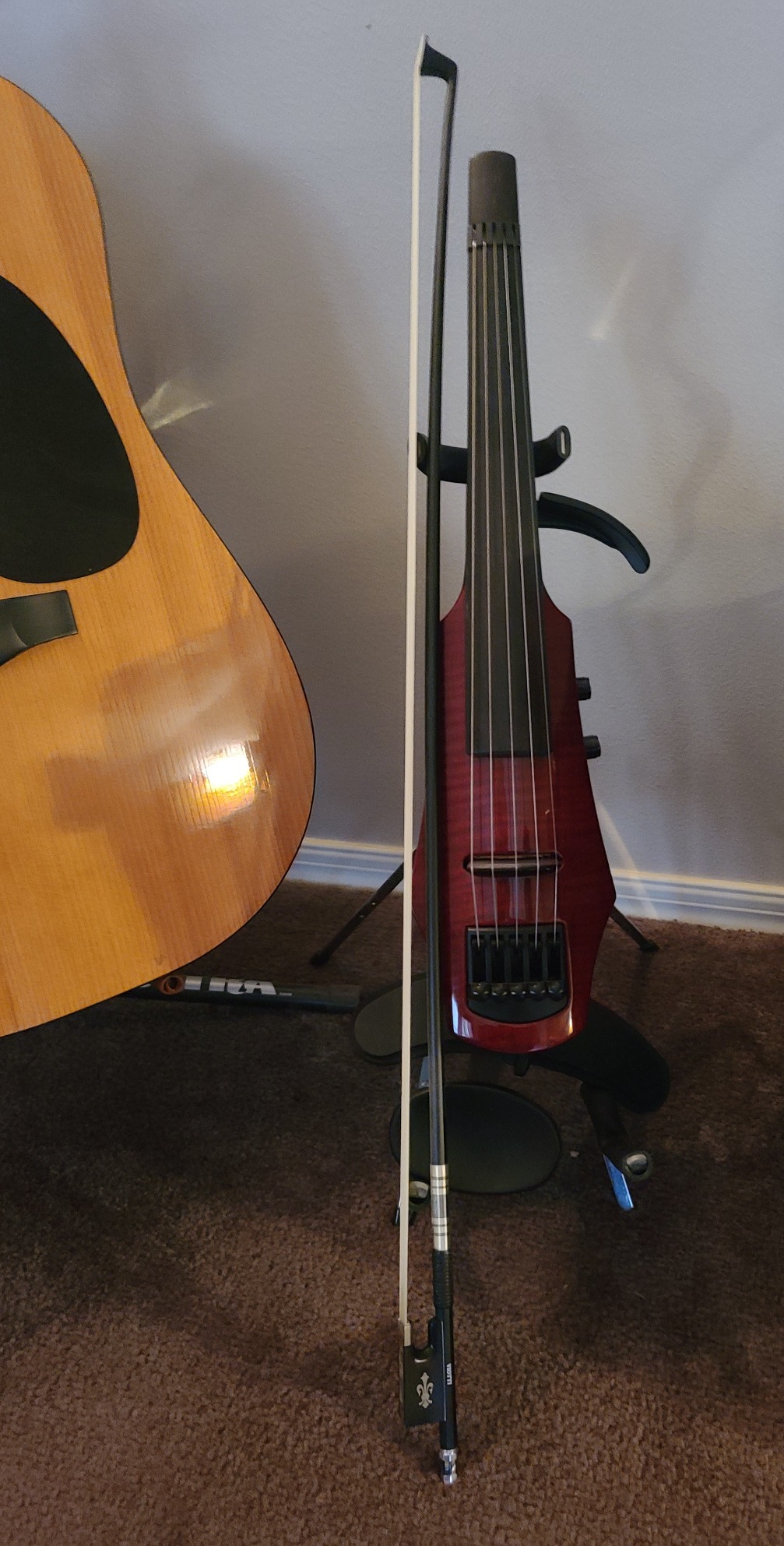 Viotti Carbon Fiber Violin Bow, Hand Crafted by Professional Violin & Bow Makers, Strong, Stiff & Well Balanced, Made with Mongolian Horse Hair, For Violinists & Fiddlers of All Skill Levels customer photo 1