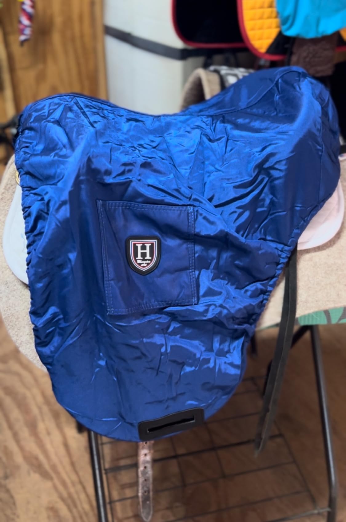 Harrison Howard Premium English Saddle Cover, Waterproof & Breathable Fleece-Lined Protective Saddle Cover customer photo 1