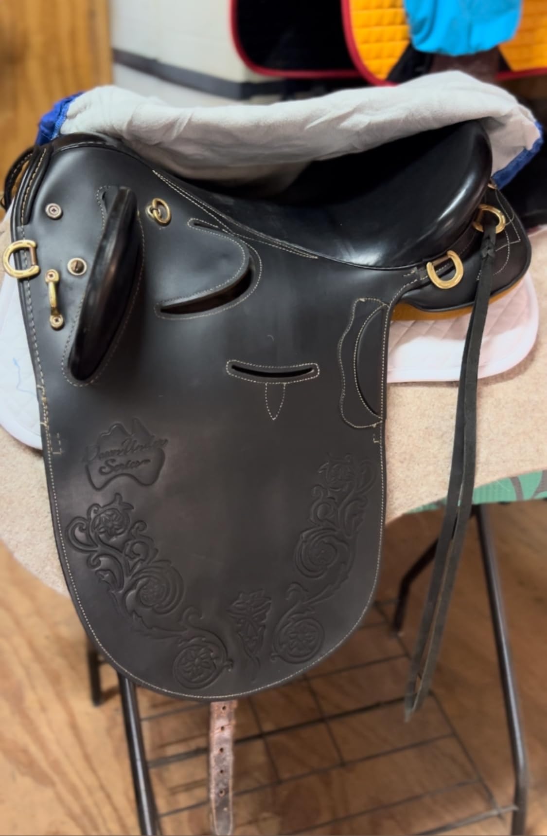 Harrison Howard Premium English Saddle Cover, Waterproof & Breathable Fleece-Lined Protective Saddle Cover customer photo 2