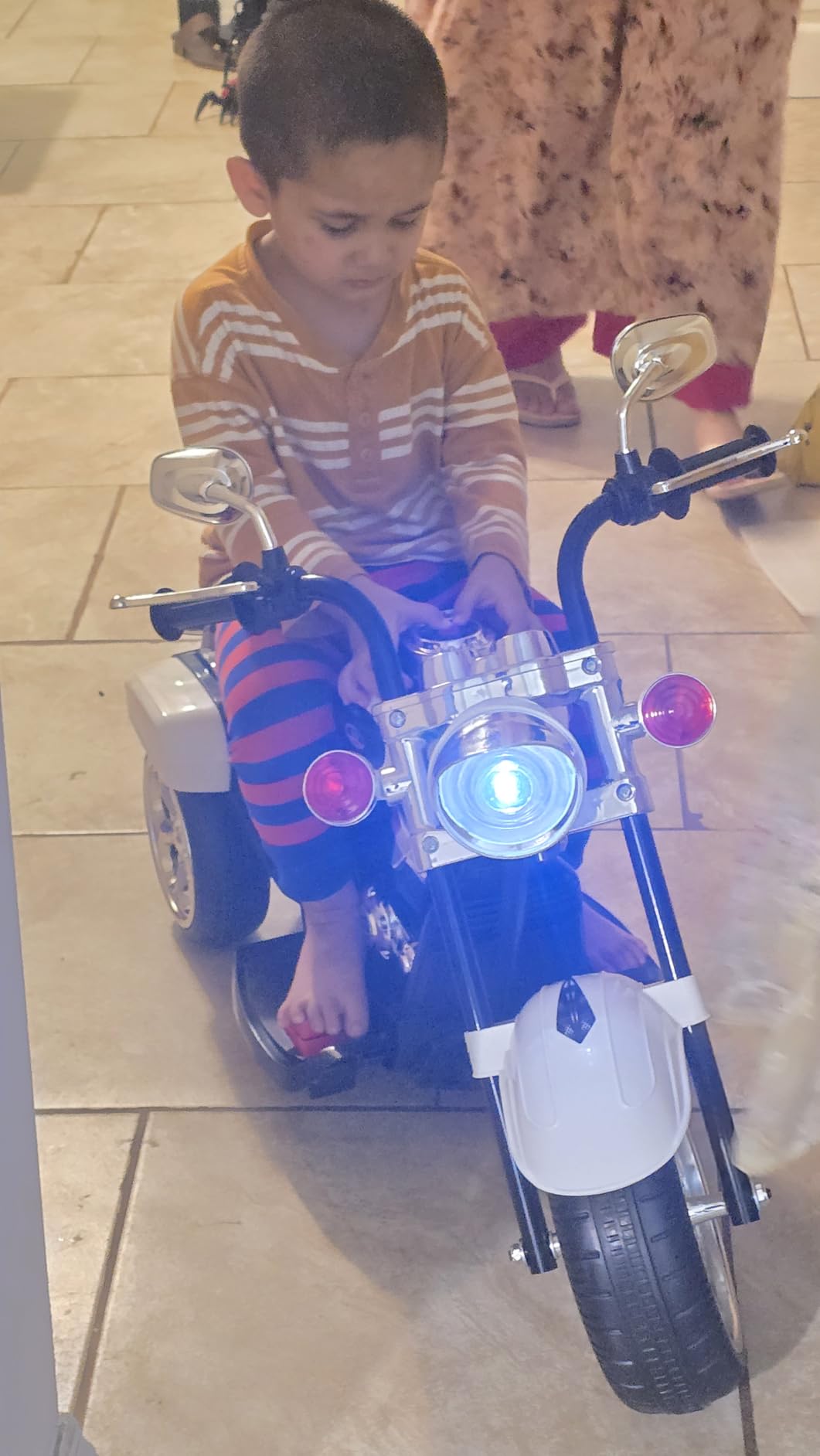 Costzon Kids Motorcycle, 6V Battery Powered Ride on Chopper Motorcycle w/Horn, Headlight, 3-Wheel Stable Ride on Toys, Electric Toddler Motorcycle for Kids Boys Girls Gift (Red) customer photo 1
