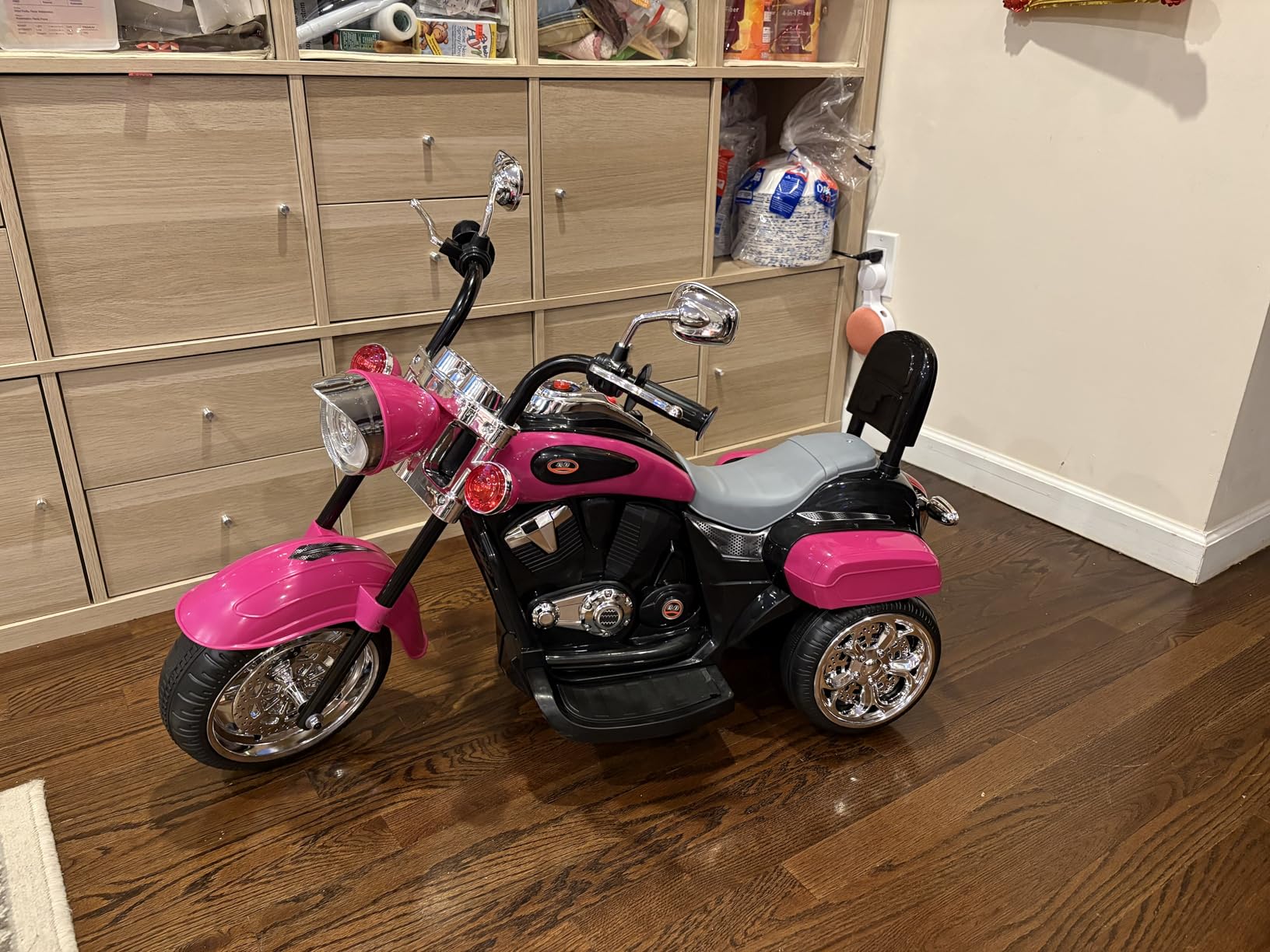 Costzon Kids Motorcycle, 6V Battery Powered Ride on Chopper Motorcycle w/Horn, Headlight, 3-Wheel Stable Ride on Toys, Electric Toddler Motorcycle for Kids Boys Girls Gift (Red) customer photo 2