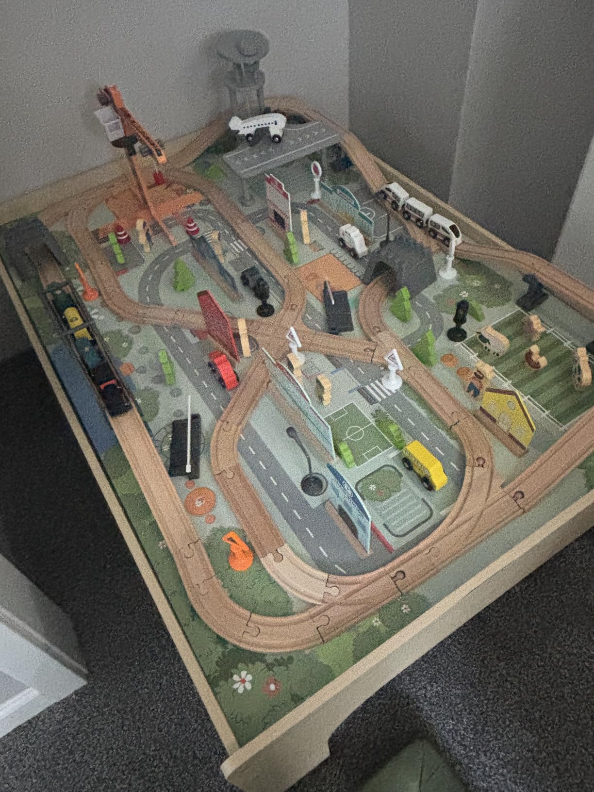 Amazon Basics 120 Piece Wooden Train Set with Activity Table, Sturdy Tracks, Storage Bin, Easy to Assemble, Kids Gift for Age 3Y+, 47.44 x 33.46 x 16.14 in customer photo 2