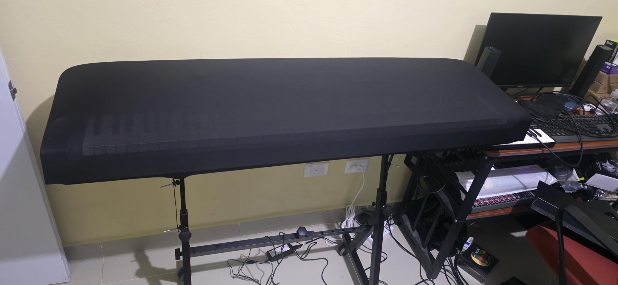 Yamaha DGX-670WH, 88-Key Weighted Digital Piano with Sustain Foot Switch and Music Rest, White - Furniture Stand Sold Separately customer photo 1