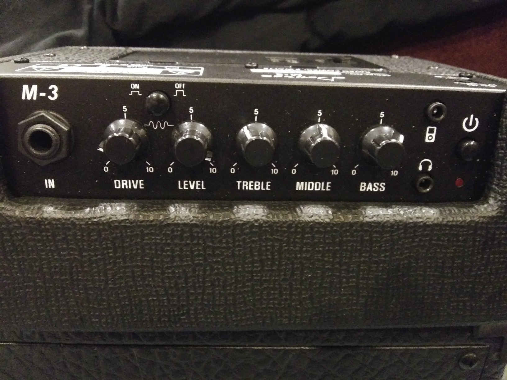 Donner Mini Guitar Amp Small Electric Guitar Amplifier 5W Portable, Practice Combo Amp DA-10 customer photo 1