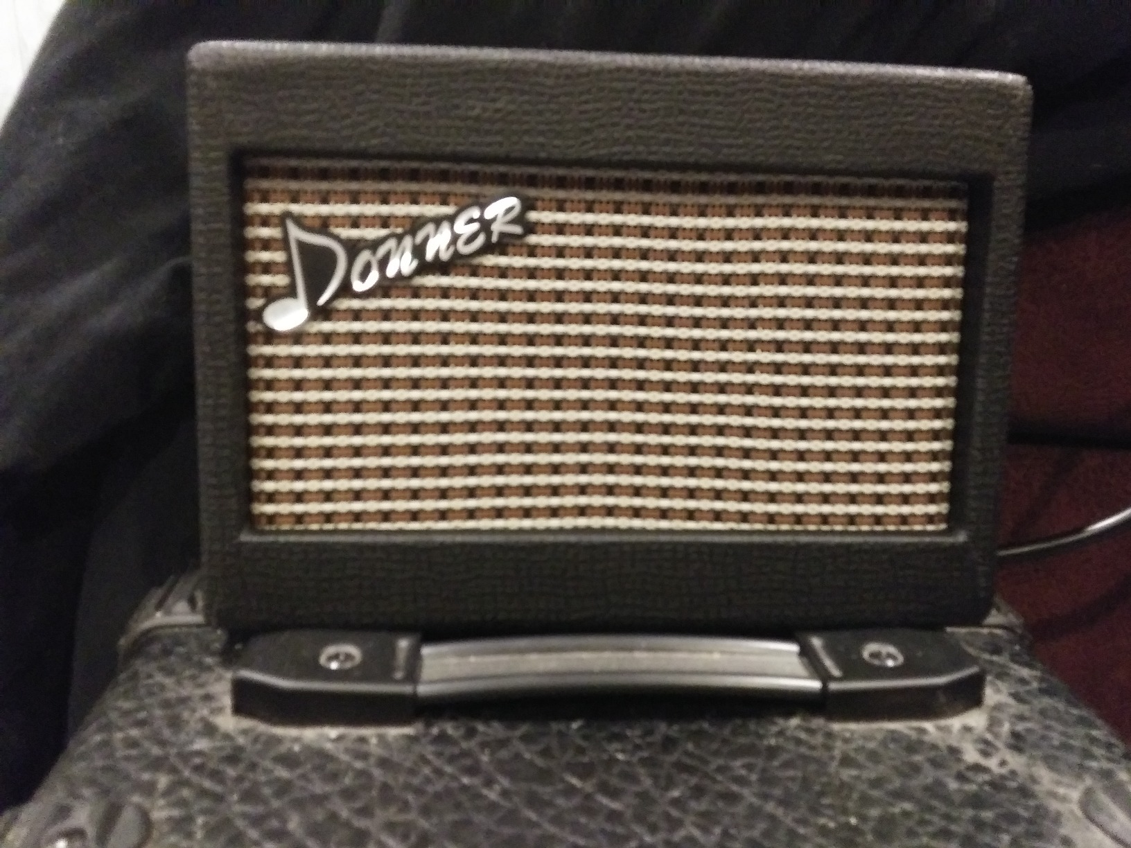 Donner Mini Guitar Amp Small Electric Guitar Amplifier 5W Portable, Practice Combo Amp DA-10 customer photo 2