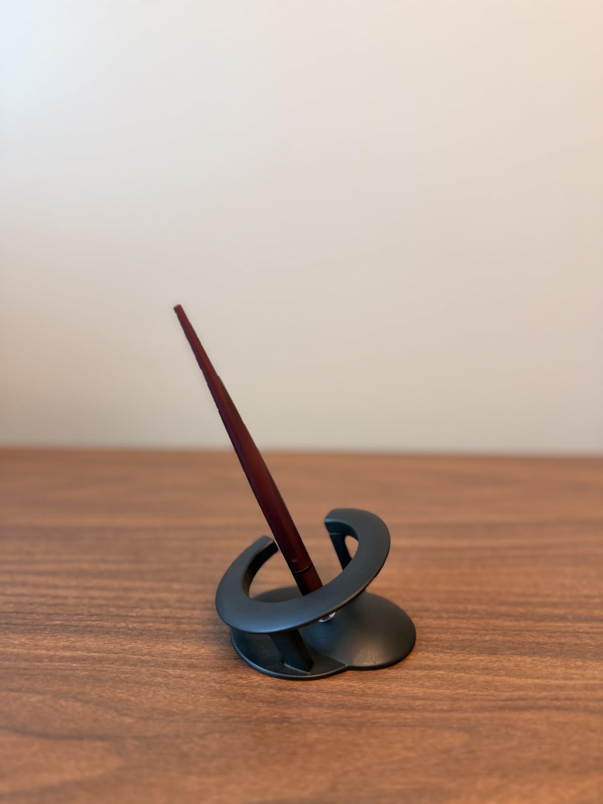 novium Hoverpen Interstellar - Space Black, Ballpoint Pen, Unique Conversational Starter, Premium Futuristic Design, Precision Flow Ink, German-engineered Ballpoint Cartridges customer photo 2
