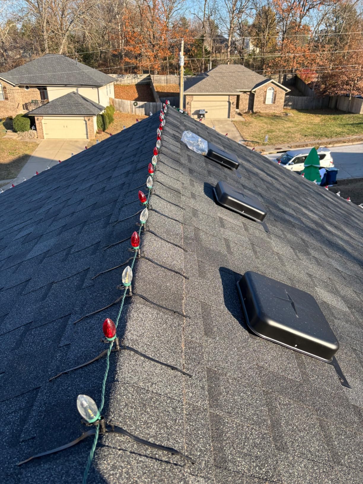 Easy Universal Roof Top Ridge Line Christmas Light Mounting Clips for C6, C7, C9, Rope Lights & More - 25 Pack - 10, 12, 13 Shingles - Outdoor Use customer photo 1