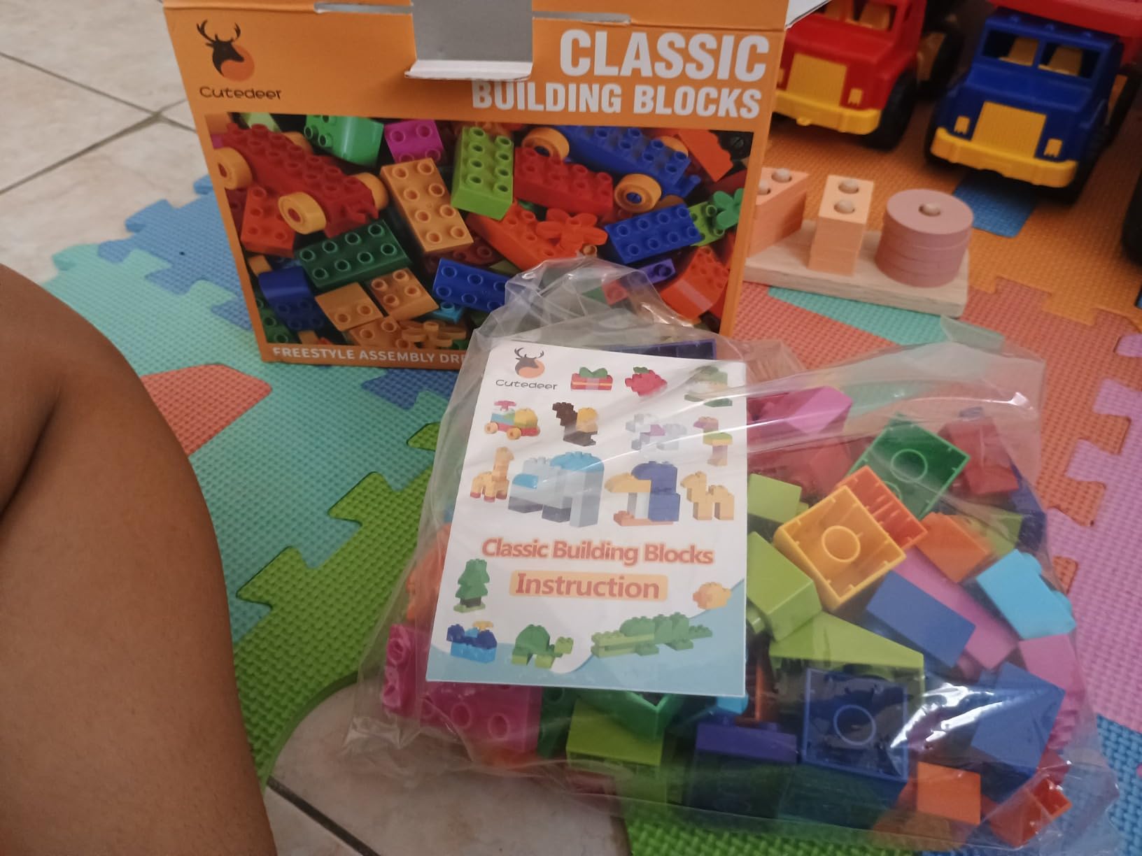 Cutedeer 138 Piece Building Blocks for Kids Toddlers, Classic Big Bricks Set Compatible with All Major Brands, STEM Large Building Toys with Gift Box for All Ages Boys Girls customer photo 2