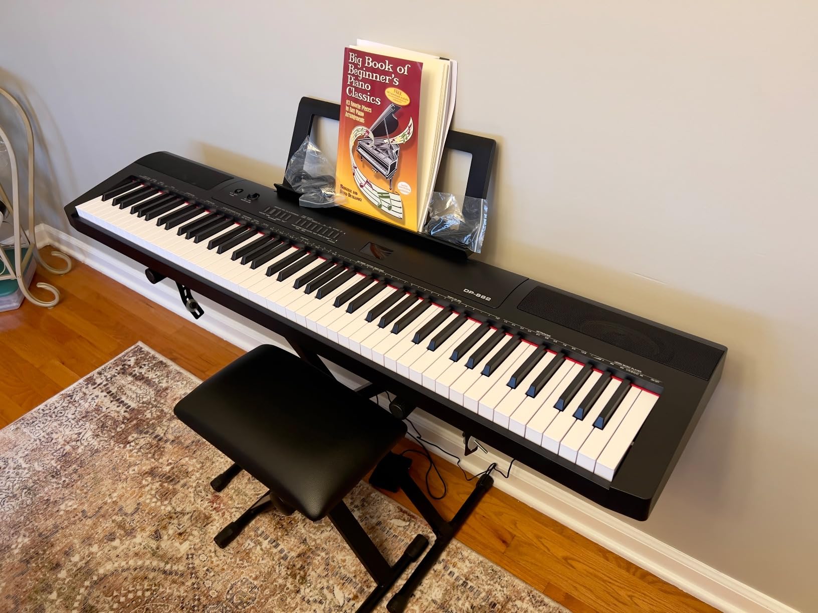 Amazon Basics Portable Electric Keyboard Piano with 61 Full Size Keys, Built-in Speakers, Songs for Learning, Digital Piano, Black customer photo 1