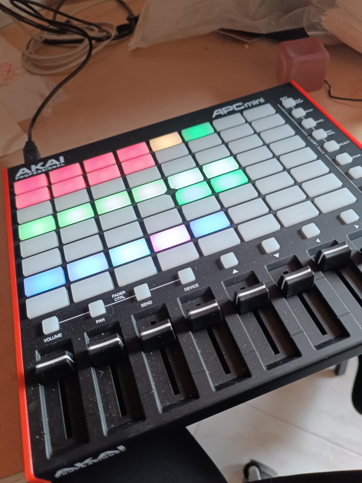 Akai Professional APC Mini MK2 - USB MIDI Pad Controller for Clip Launching with Ableton Live Lite, 64 RGB Pads, Drum and Note Mode and MIDI Mixer customer photo 2
