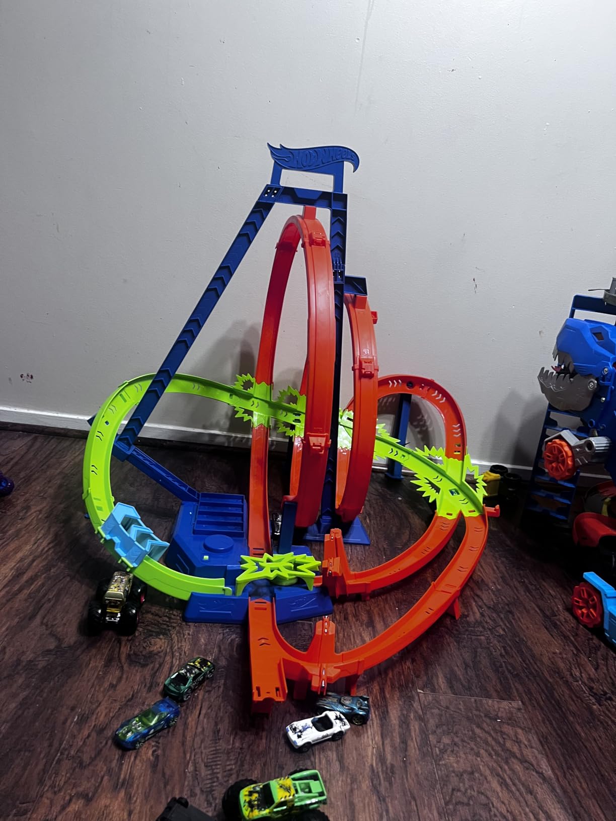 Hot Wheels Action Epic Crash Dash Track Playset & 1:64 Scale Toy Car | Loops, Motorized Booster, 5 Crash Zones for Racing & Stunting, Breaks Down for Storage (Amazon Exclusive) customer photo 1