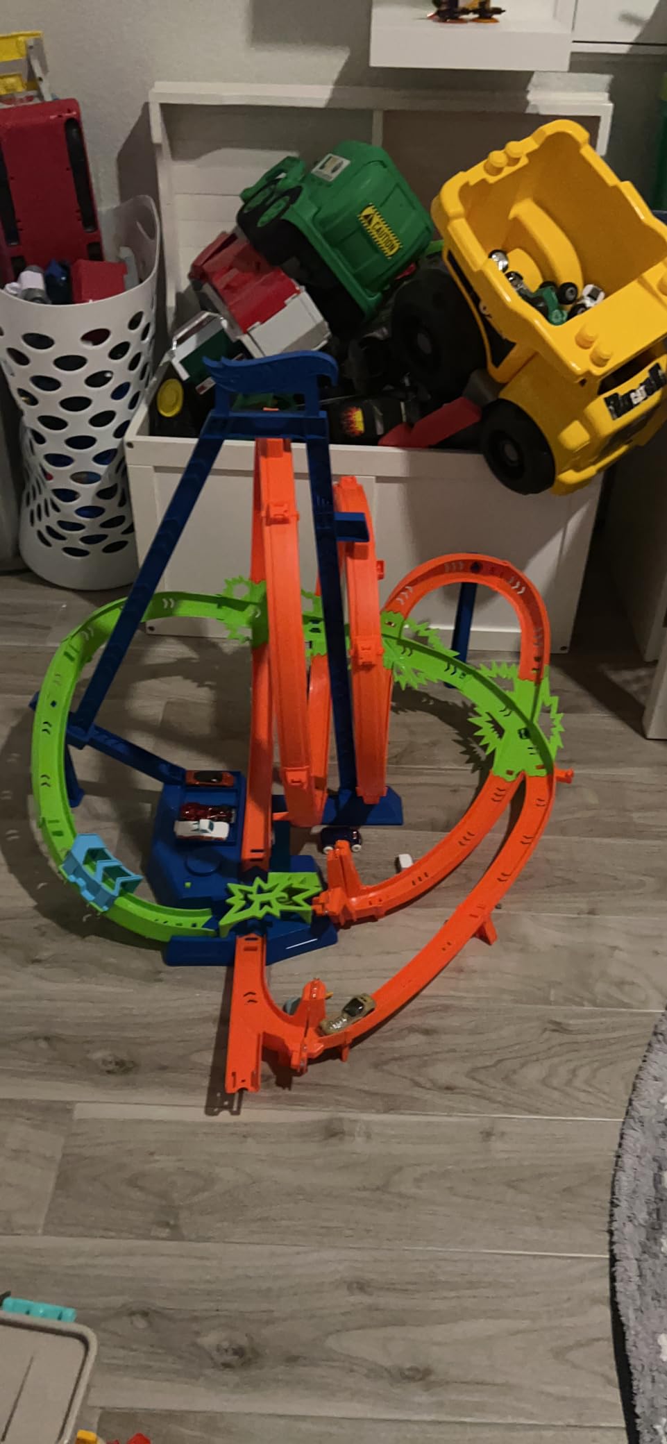 Hot Wheels Action Epic Crash Dash Track Playset & 1:64 Scale Toy Car | Loops, Motorized Booster, 5 Crash Zones for Racing & Stunting, Breaks Down for Storage (Amazon Exclusive) customer photo 2