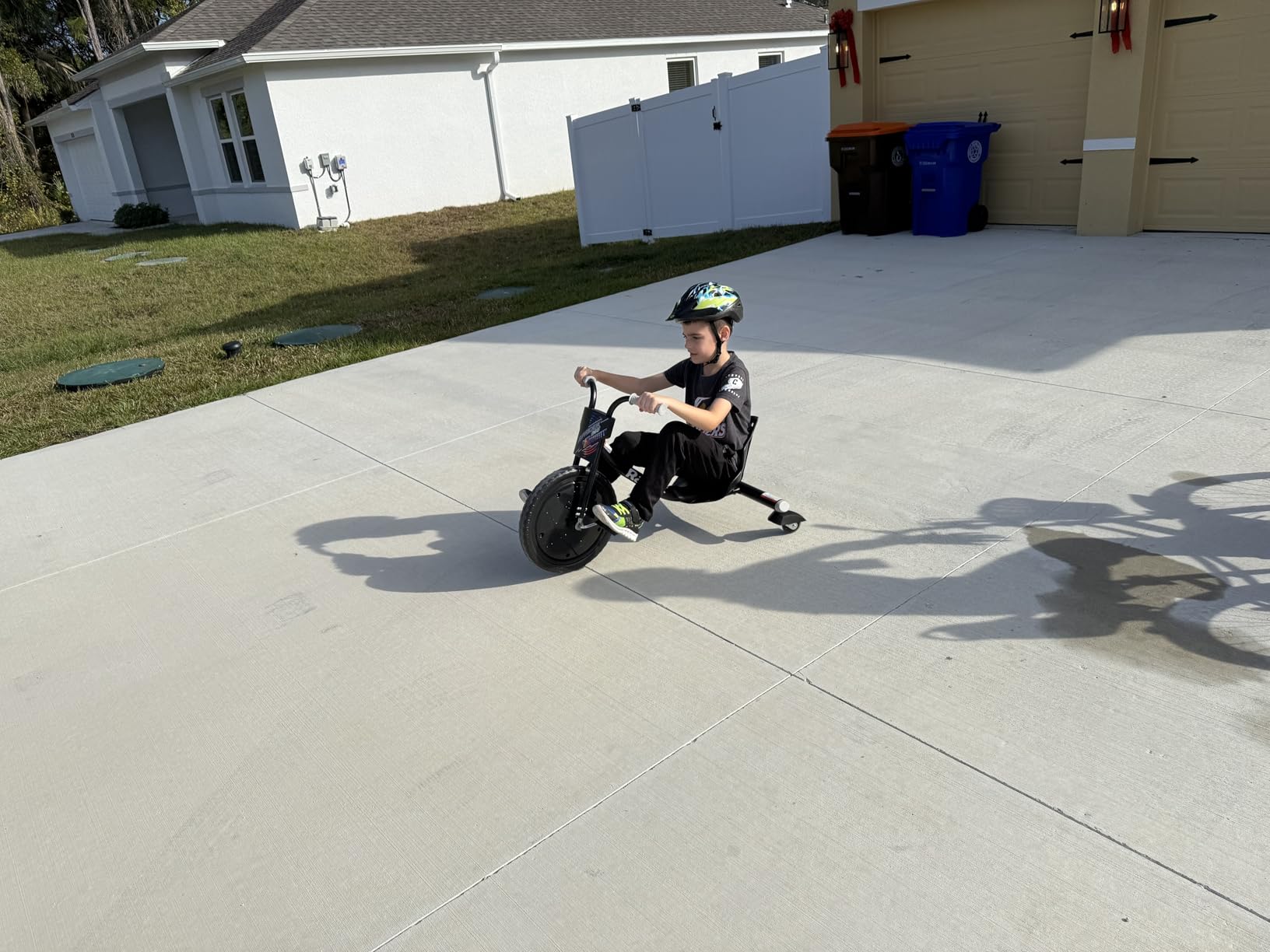 Razor RipRider 360 Lightshow - Trike with Rear Casters and with Motion-Activated Multi-Color Lights, 3 Wheeled Drifting Ride-On for Kids Ages 5 and Up customer photo 2