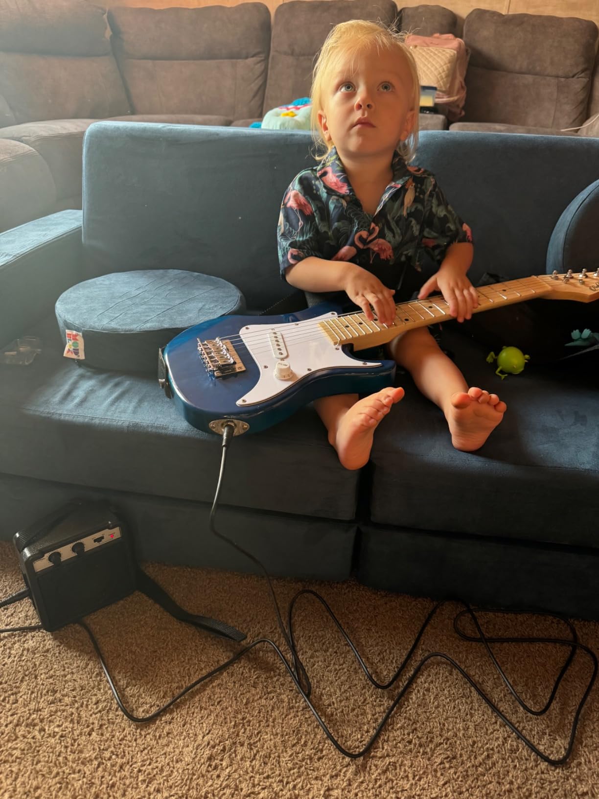 Ashthorpe 30-inch Kids Electric Guitar Beginner Kit with Amplifier (Pink), Basic Starter Package w/Gig Bag, Strings, Strap, Picks customer photo 1