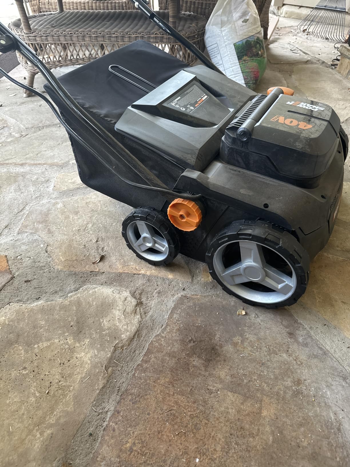 Worx 40V Cordless Lawn Dethatcher, 2 in 1 Dethatcher & Scarifier with Brushless Motor, Electric Dethatcher Removes Deep Thatch & Improves Grass Health, 2 × 4.0 Ah Batteries & Charger Included, WG855 customer photo 1