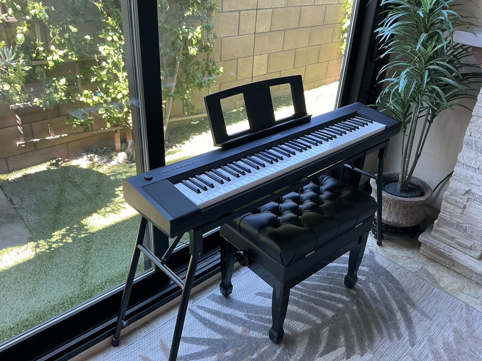 Yamaha Piaggero 76-Key Ultra-Portable Digital Piano, Premium Yamaha Voices, Graded Soft Touch Keys, Black NP35B customer photo 1